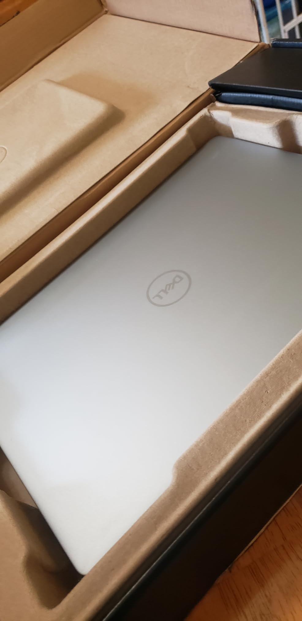 Inspiron 16 Plus 7640 Laptop - 16.0-inch 16:10 2.5K Display, Intel Core i7-13620H Processor, 16GB LPDDR5 RAM, 1TB SSD, Intel UHD Graphics, Windows 11 Home, Onsite & Migrate Service - Ice Blue customer photo 2