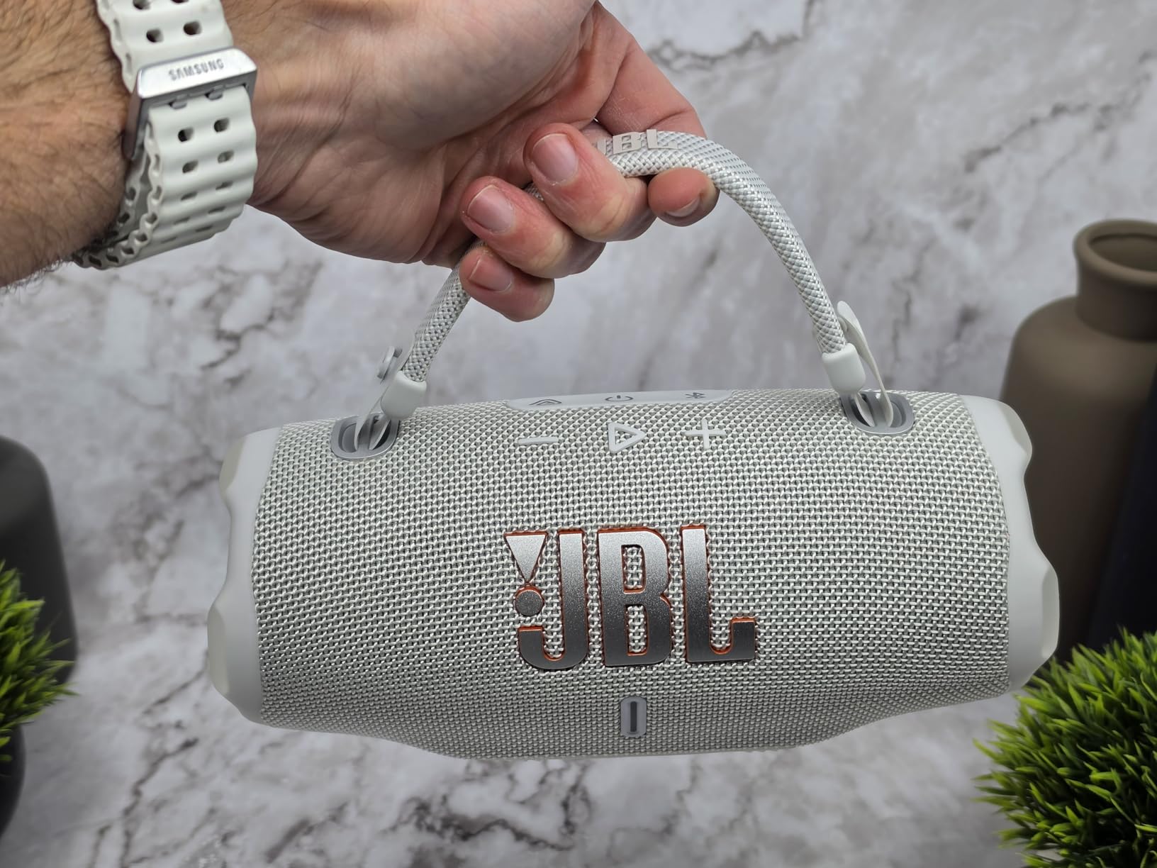 JBL Charge 6 Portable Bluetooth Speaker, Waterproof, Drop-Proof - Black | Long Battery Life Up To 28 Hours, Quick Charging, Built-In Powerbank customer photo 2
