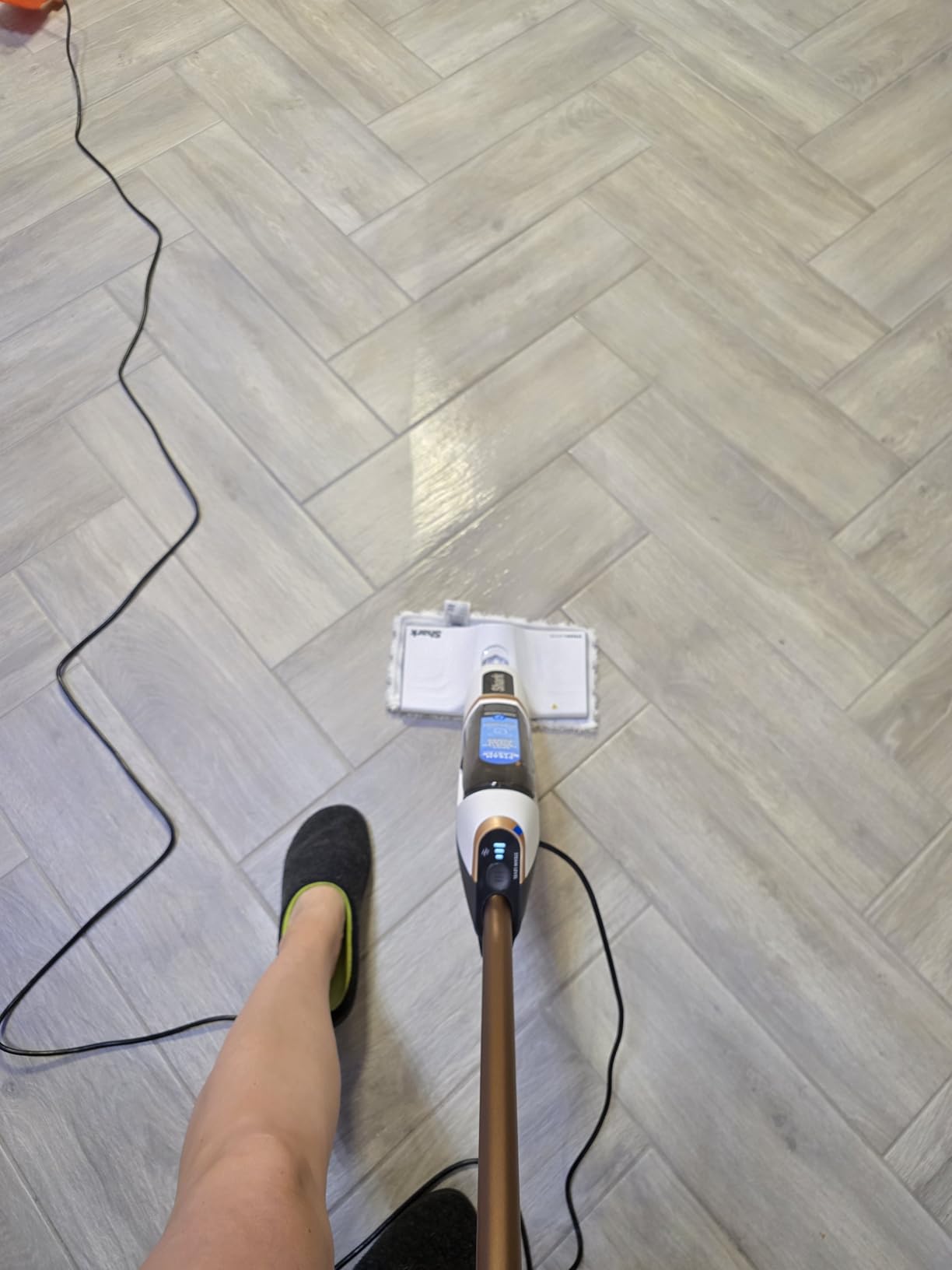 Shark SteamSpot Steam Mop with Steam Blaster Technology, 3 Steam Modes, 2 Washable Pads, XL Removable Water Tank, Lightweight, Steam Cleaner for sealed Hard Floors, Hardwood, Tile, Laminate, S2001 customer photo 1