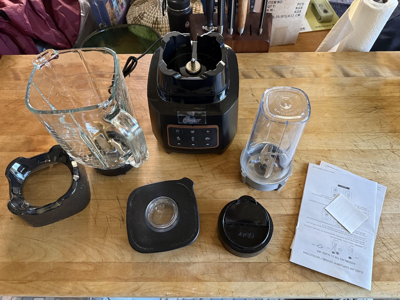 Oster Extreme Mix Blender, 64oz Glass Jar, 3 iBlend Preset Functions, 1600-Watts, 10-Point Blade Stack with Titanium Coating & 24oz Blend-N-Go Cup customer photo 2