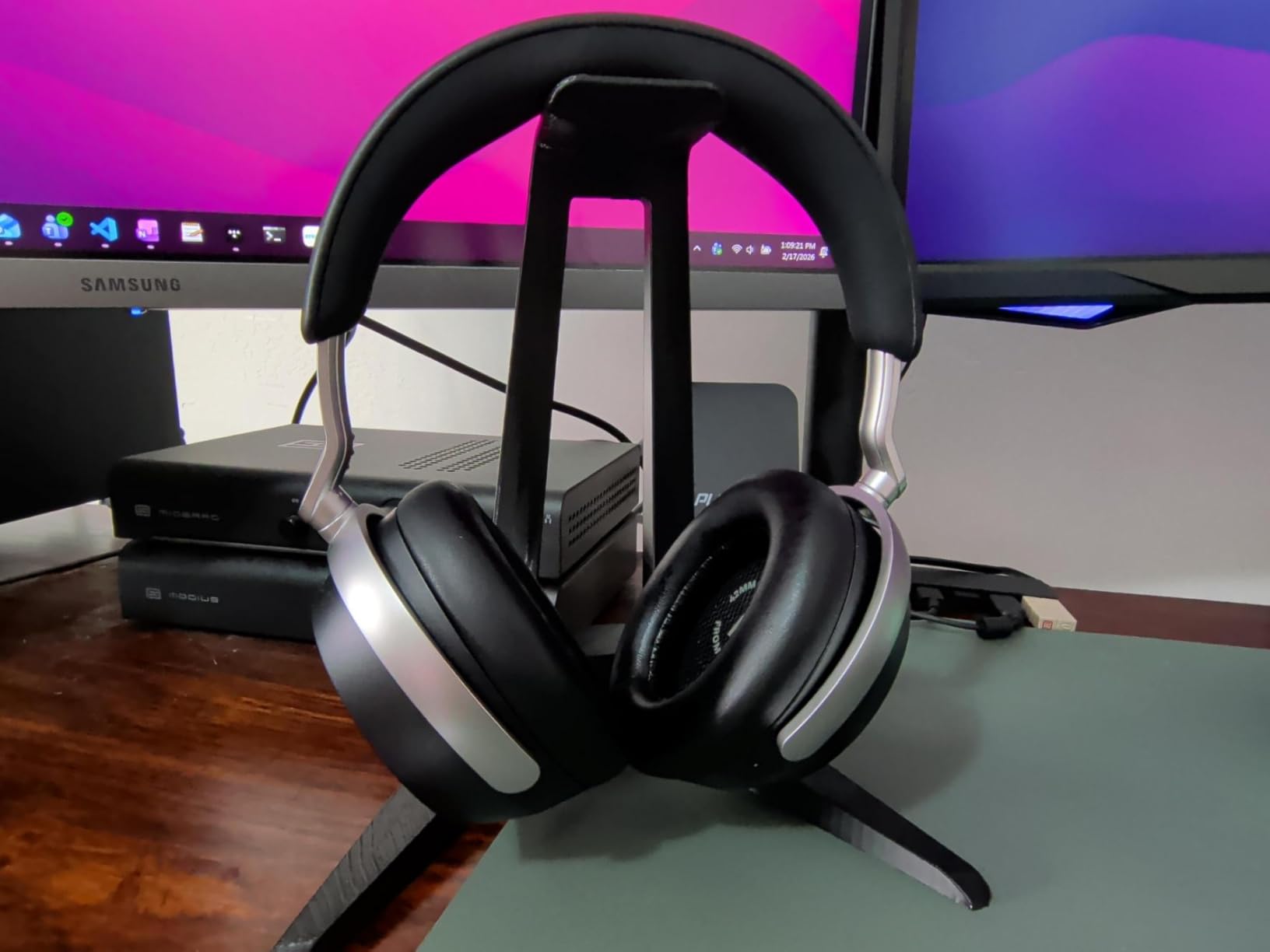 Sennheiser HDB 630 Wireless Audiophile Headphones with Included BTD 700 Hi-Res Dongle, Parametric EQ and Crossfeed customer photo 1
