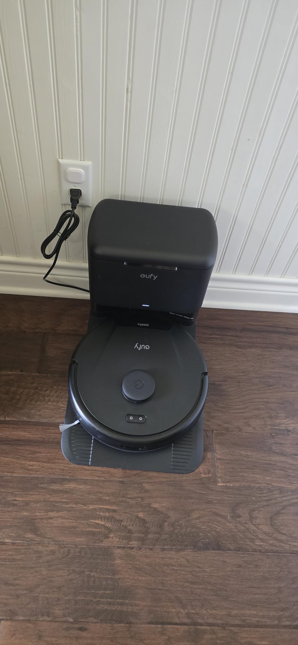 eufy Like-New E25 Omni Robot Vacuum and Mop Combo, HydroJet System, 20,000Pa Turbo Suction, Zero-Tangle Design, Edge-to-Corner Deep Cleaning, Auto-Empty & Self-Cleaning All-in-One Station (Renewed) customer photo 1