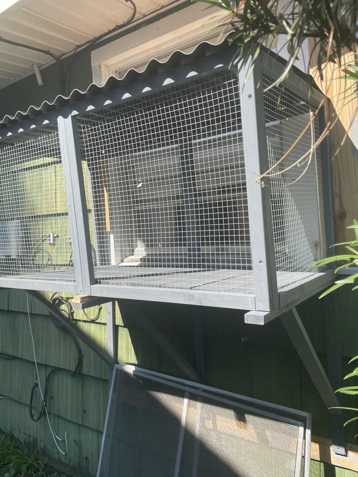 TIMHAKA Cat Catio, Expandable Window Box Enclosure for Multiple Indoor Cats, Comfortable Wooden Small Pet Perch House, All-Weather Use, for Safely Enjoying Outdoor Sights, Playing, Sunbathing, Napping customer photo 2