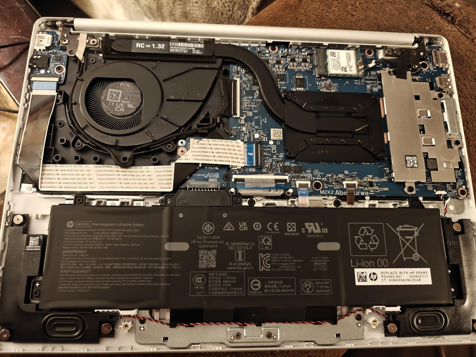 OmniBook 3 14 inch Next Gen AI PC, 2K Display, Snapdragon X X1-26-100, 16 GB RAM, 512 GB SSD, Qualcomm Adreno GPU, Windows 11 Home, Glacier Silver, 14-hz0099nr customer photo 1