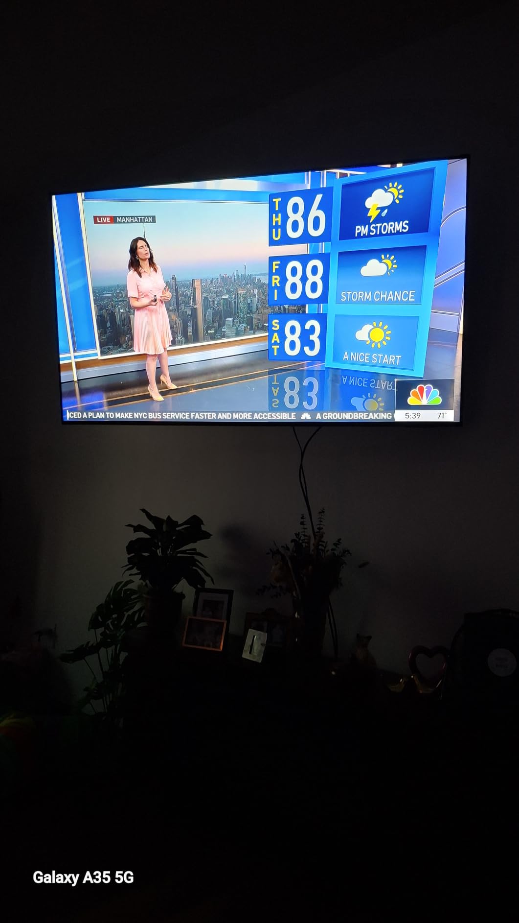 65-Inch Class Crystal UHD U8000H Series Samsung Vision AI Smart TV (2026 Model, 65U8000H) Crystal Processor 4K, Endless Free Content, Motion Xcelerator, Color Booster, Alexa Built-in customer photo 2