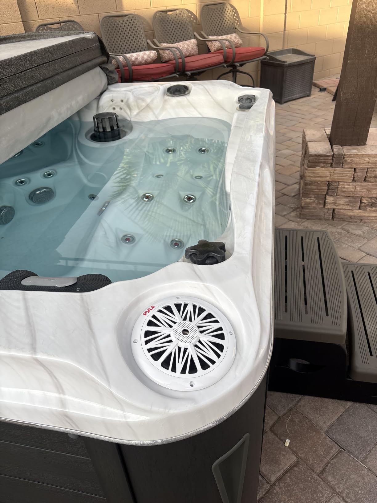 Pyle 6.5 Inch Dual Marine Speakers - 2 Way Waterproof and Weather Resistant Outdoor Audio Stereo Sound System with 200 Watt Power, Poly Carbon Cone and Butyl Rubber Surround - 1 Pair (White) customer photo 1
