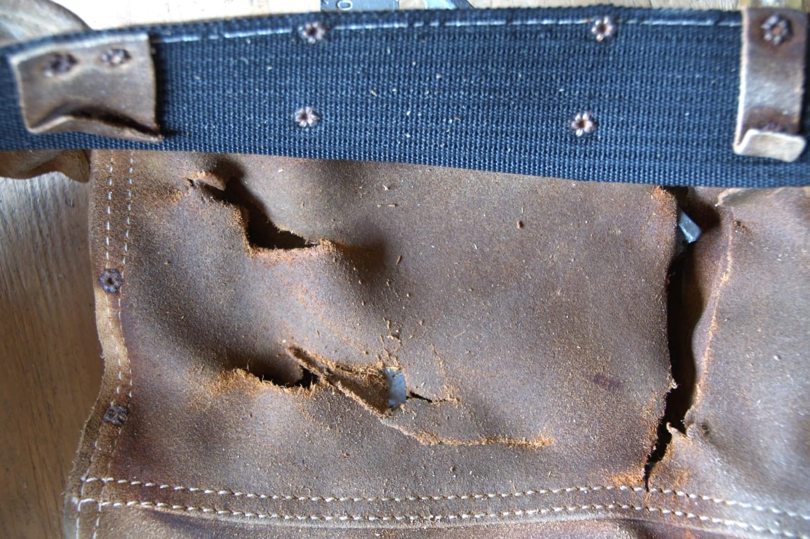 Custom Leathercraft 1427X Heavy Duty Contractor-Grade Suede Leather Work Apron, 2 Steel Hammer Loops, 12 Pockets customer photo 2