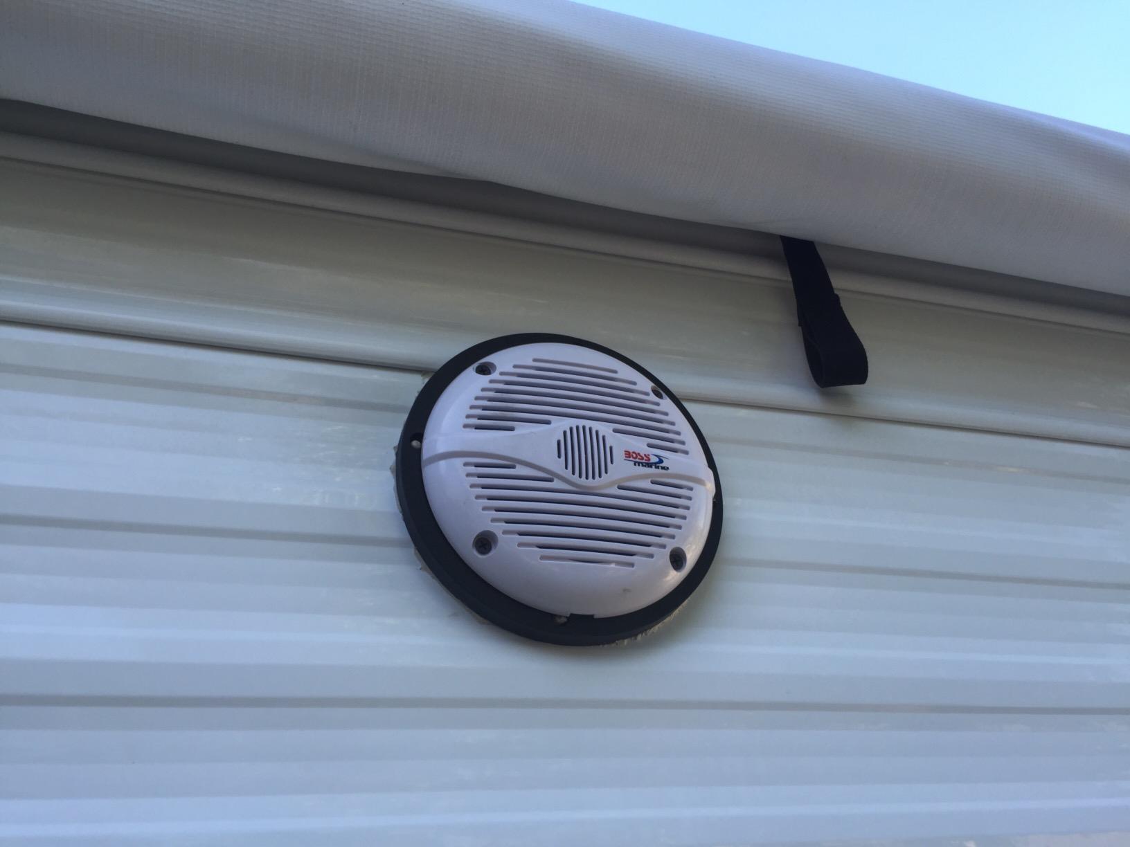 BOSS Audio Systems MR50W 5.25 Inch Marine Speakers (Pair), 150 Watts, 2 Way customer photo 1
