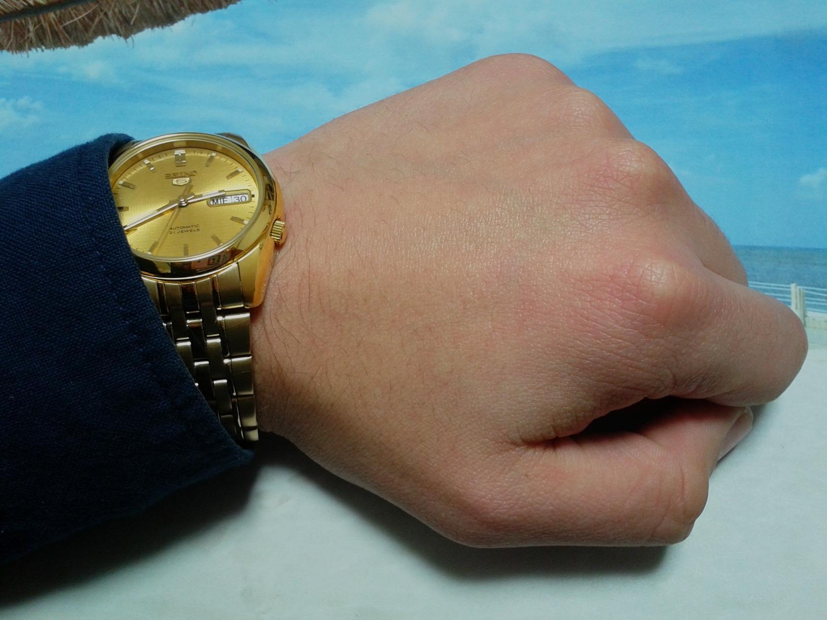Seiko Men's SNK366K Seiko 5 Automatic Gold Dial Gold-Tone Stainless Steel Watch customer photo 2