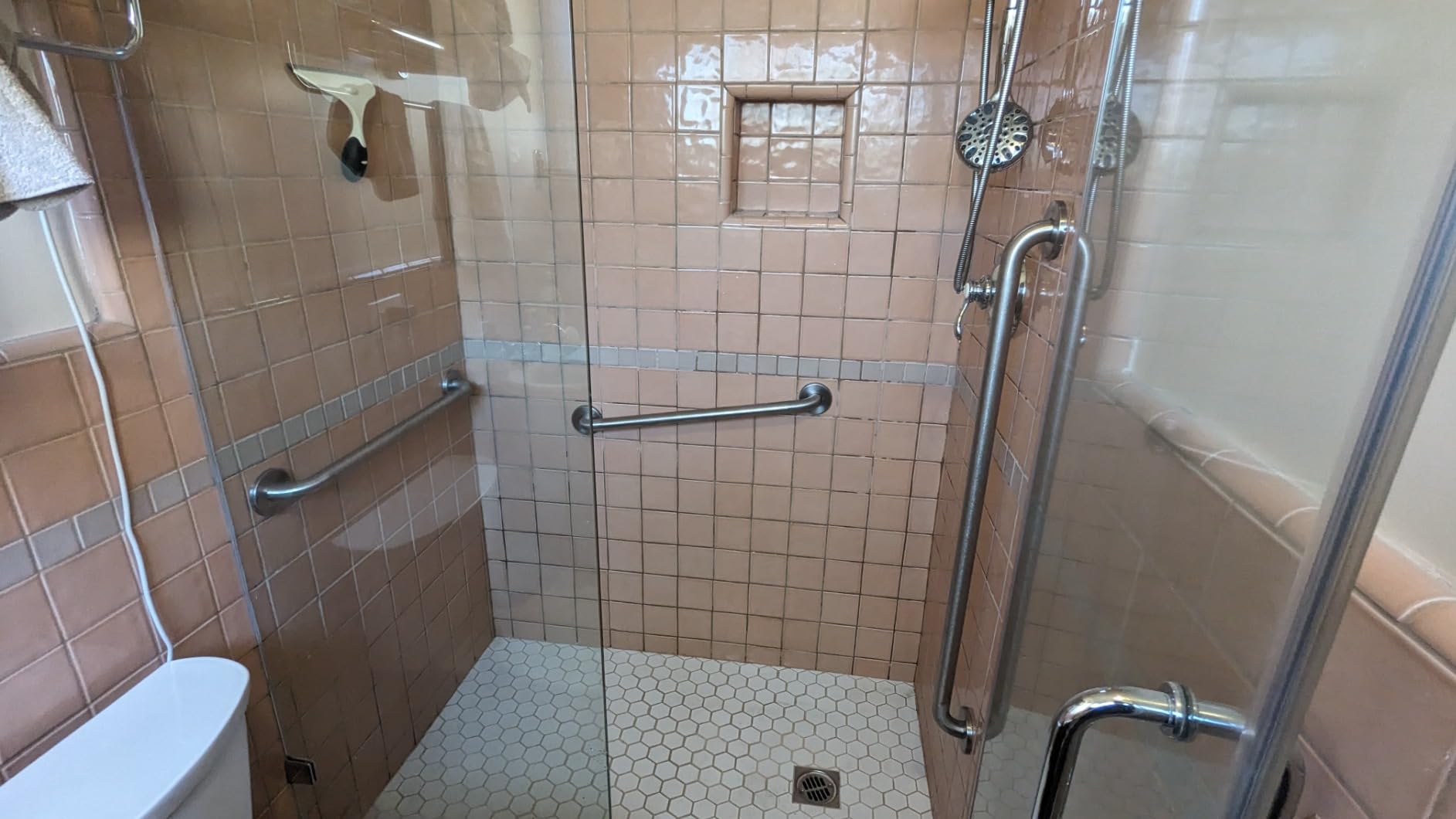Moen Bathroom Safety 12-Inch Peened Textured Grip Stainless Steel Bathroom Grab Bar with Concealed Screws, Shower Handles for Elderly, R8712P customer photo 2