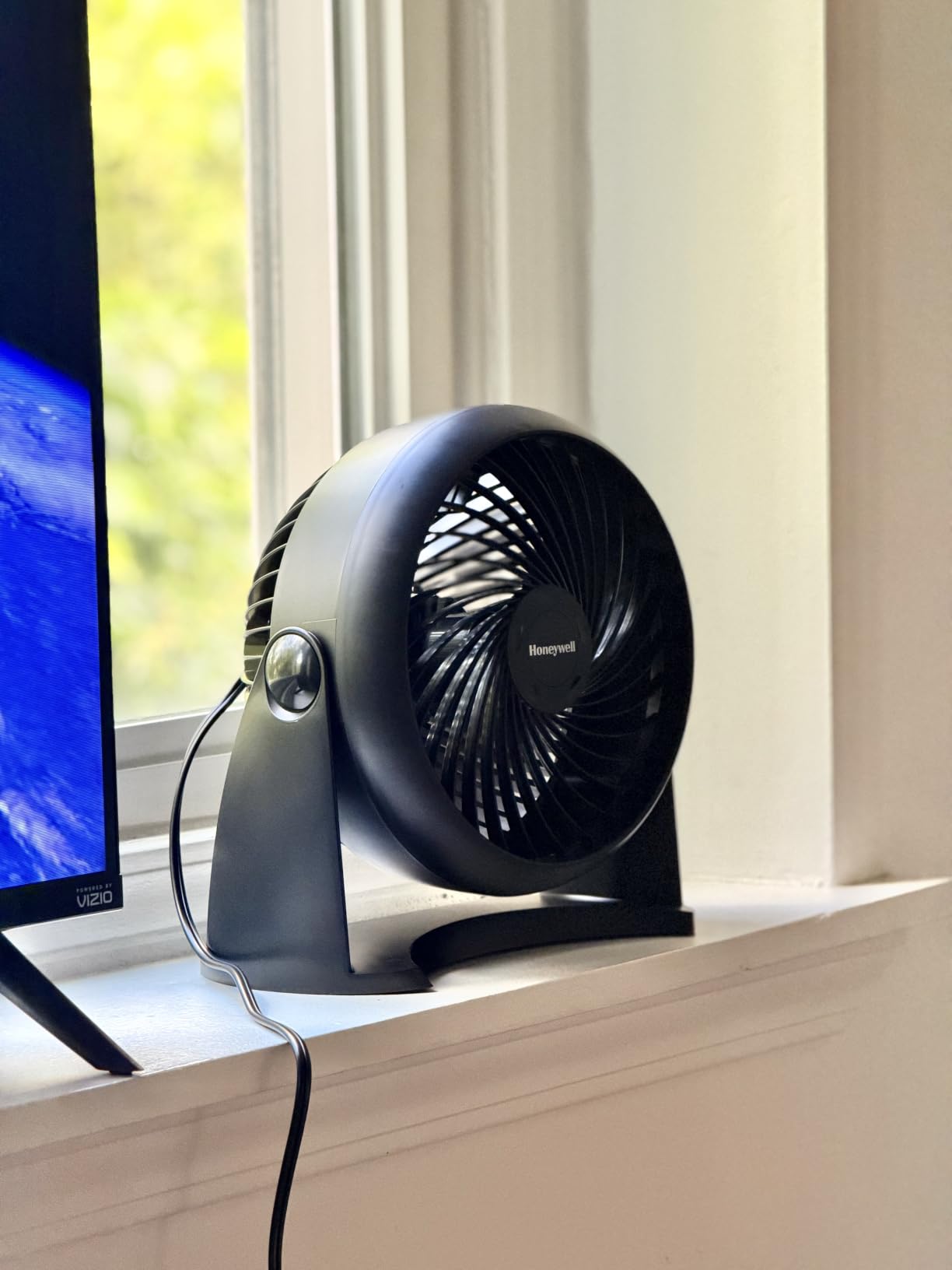 Honeywell TurboForce Air Circulator, Small Tabletop Fan, Quiet Personal Fan for Home or Office, 3 Speeds, 90 Degree Pivoting Head, Black, HT900 customer photo 1