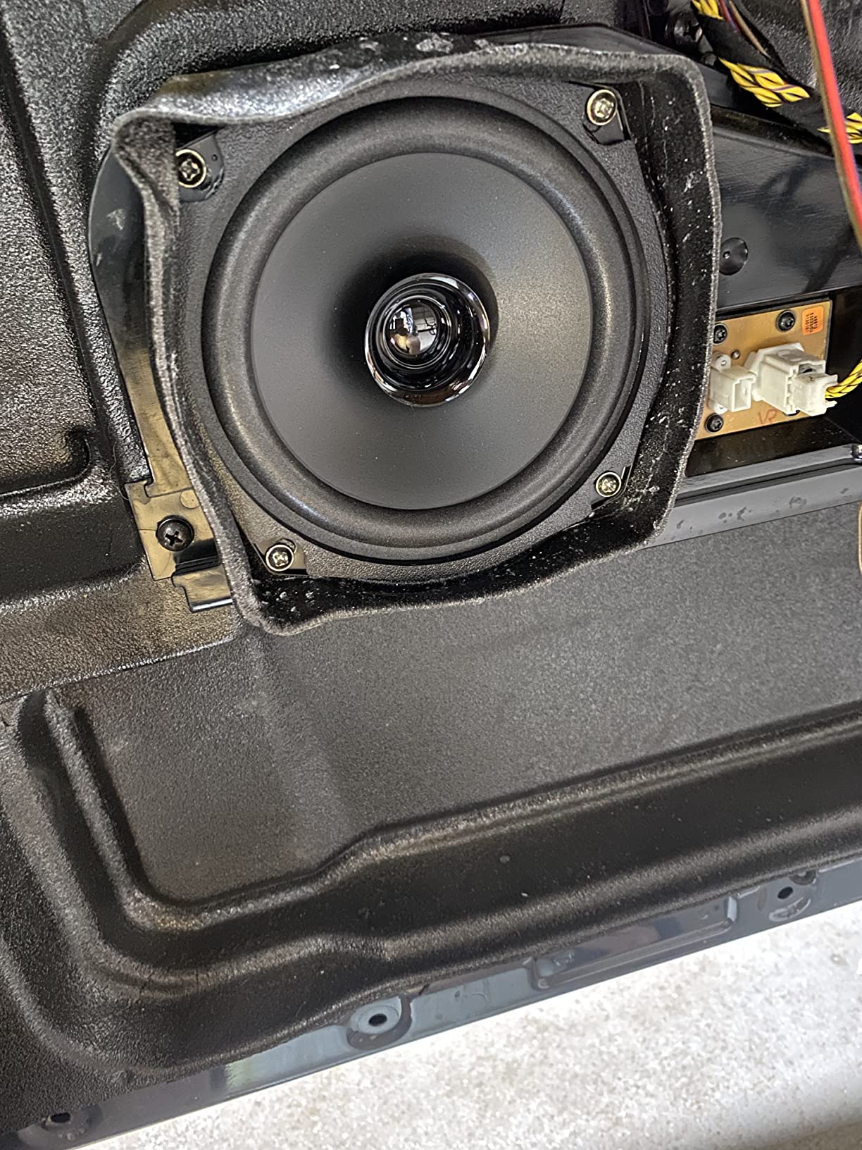 BOSS Audio Systems BRS52 5.25 Inch Replacement Car Door Speaker, 60 Watts customer photo 2