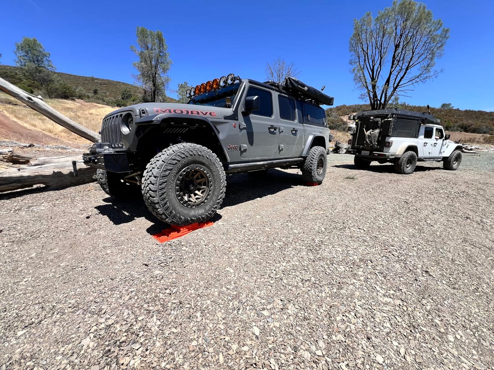 Lynx Levelers 11 Pack Including 1 Lynx Cap Level Top for RV/Trailer/Motorhome/Vanlife Interlocking Leveling Blocks with Storage Bag for Most Leveling and Stabilizing Functions. 00015, Made in USA. customer photo 1