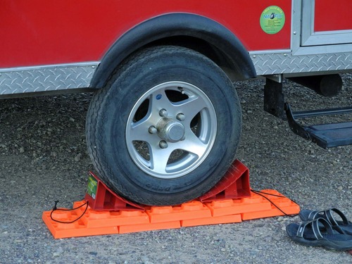 Lynx Levelers 11 Pack Including 1 Lynx Cap Level Top for RV/Trailer/Motorhome/Vanlife Interlocking Leveling Blocks with Storage Bag for Most Leveling and Stabilizing Functions. 00015, Made in USA. customer photo 2