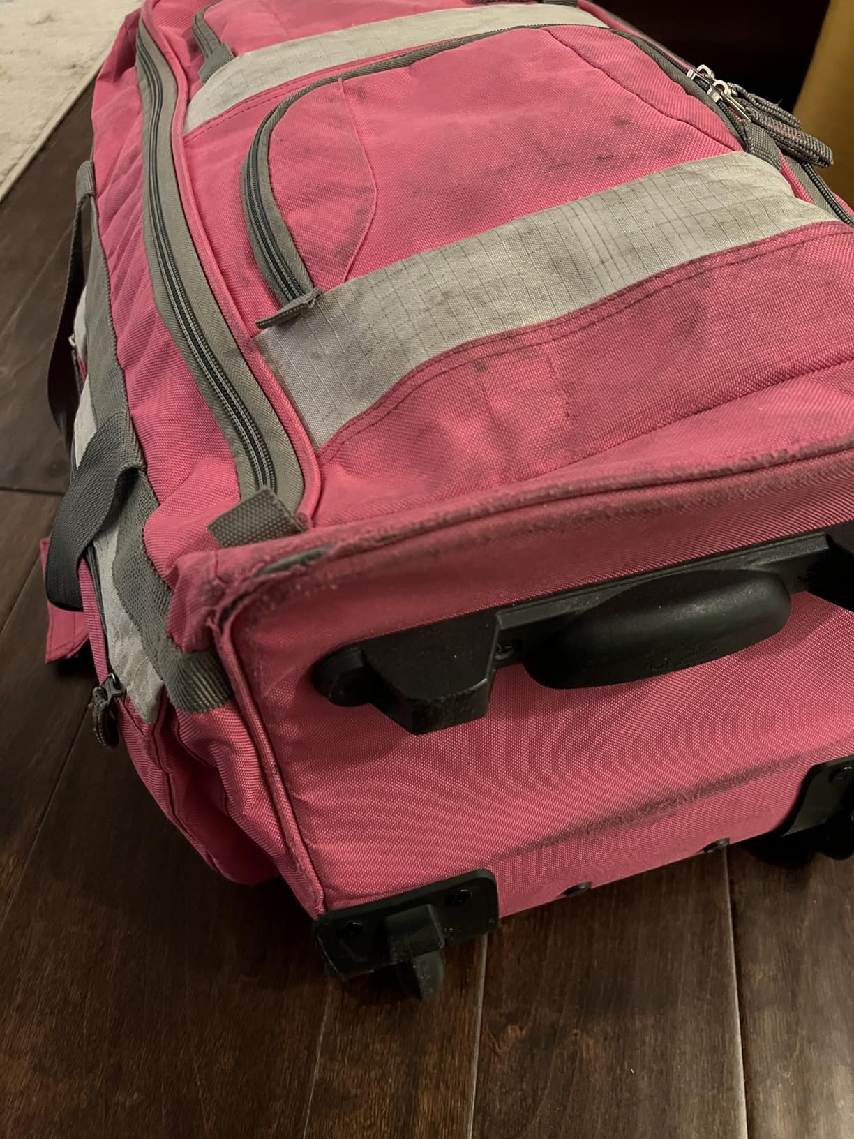 Olympia U.S.A. 33 inch Jumbo Size 8 Pockets Wheeled Rolling Duffel Bag Water Resistant Luggage Lightweight Travel Suitcase with Retractable Handle customer photo 1