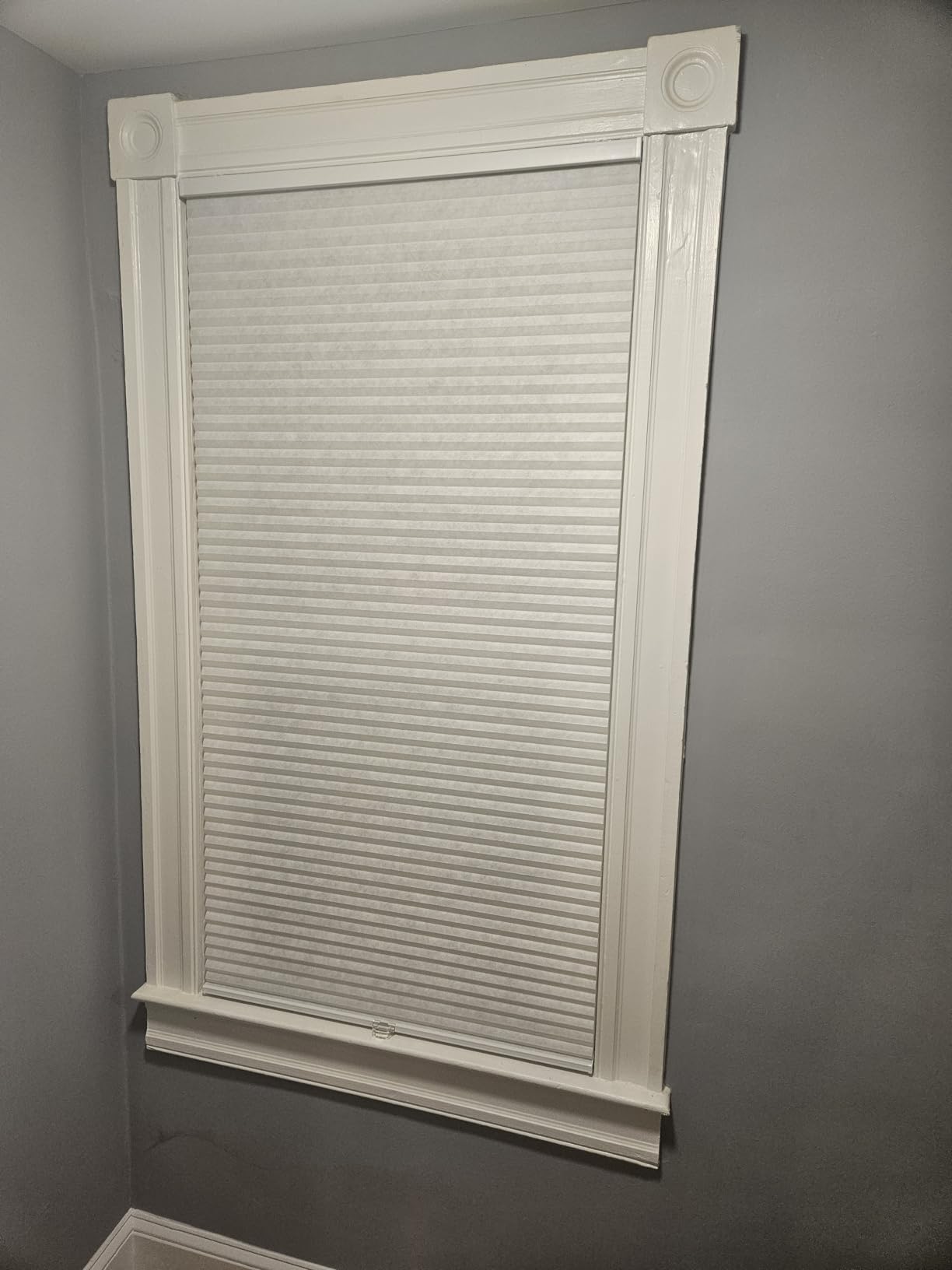 Arlo Blinds Single Cell Light Filtering Cordless Cellular Shades, Color: Pure White, Size: 34