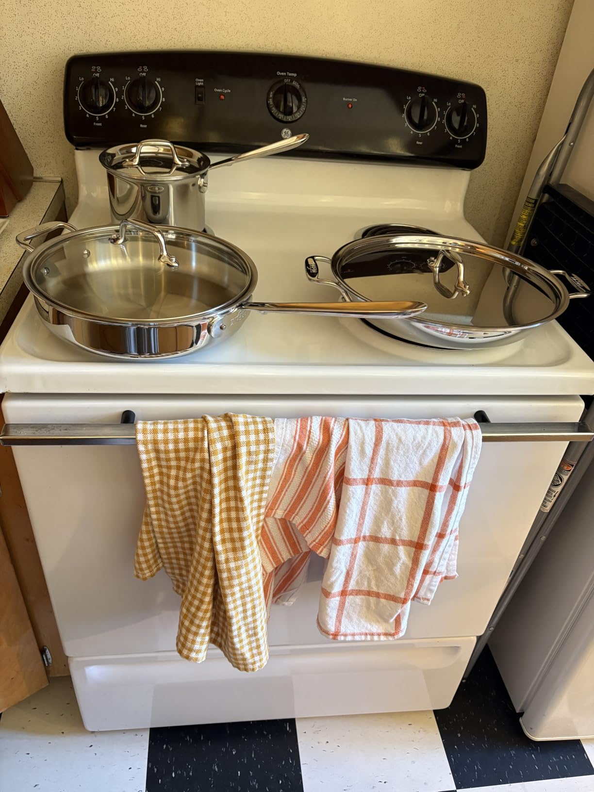 All-Clad D3 Stainless Steel 10 Piece Cookware Set - Made in USA - Includes Frying Pans, Saucepan, Saute Pan, Stockpot - Professional Grade - Oven Safe & Induction Compatible customer photo 2
