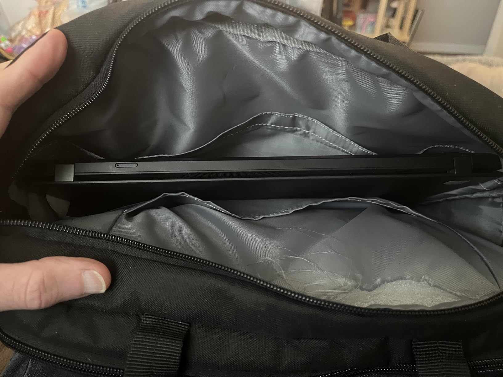 Amazon Basics 15.6 in Laptop Bag with Shoulder Strap and Handle, Large Capacity, Spacious Compartments, Black customer photo 2