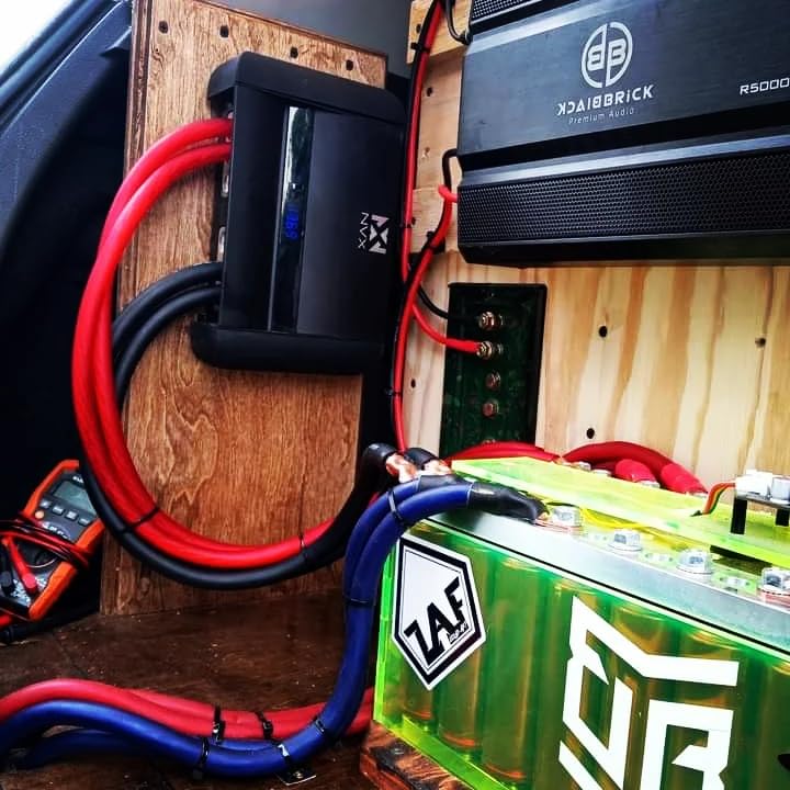 NVX XCAP10H True 10 Farad Stiffening Hybrid Capacitor with Digital Display and Built-in Distribution Block customer photo 2
