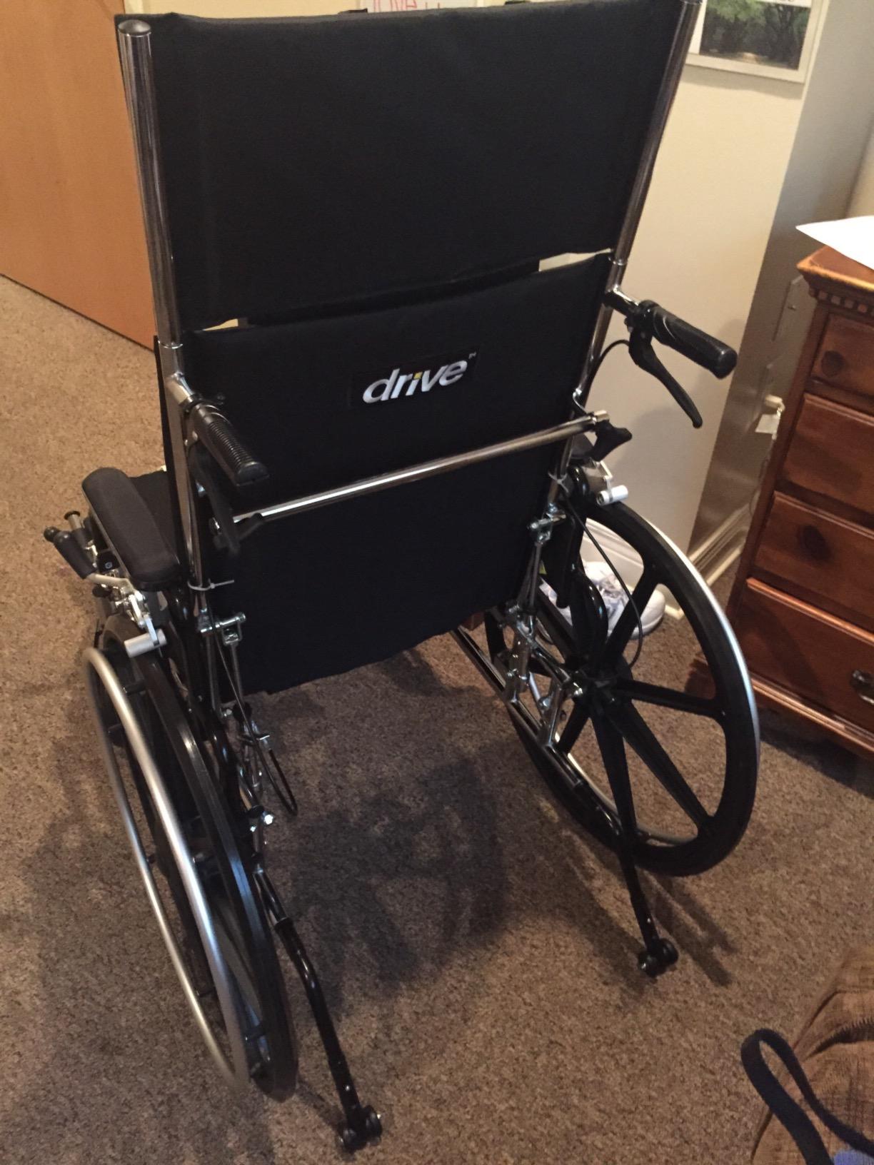 Drive Medical Viper Plus GT Full Reclining Wheelchair, Detachable Desk Arms, 20