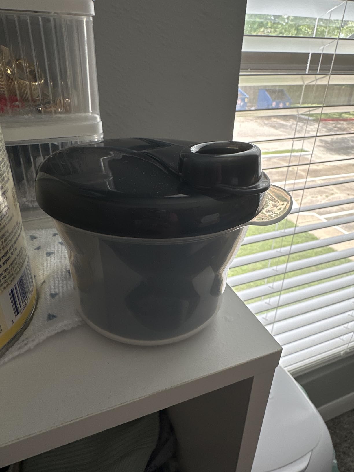 Philips Avent Formula Dispenser and Snack Cup, Grey | 3-Compartment Design, Rotating Cap, Travel-Friendly, BPA-Free, Dishwasher Safe, Microwave Safe, SCF135/18 customer photo 1