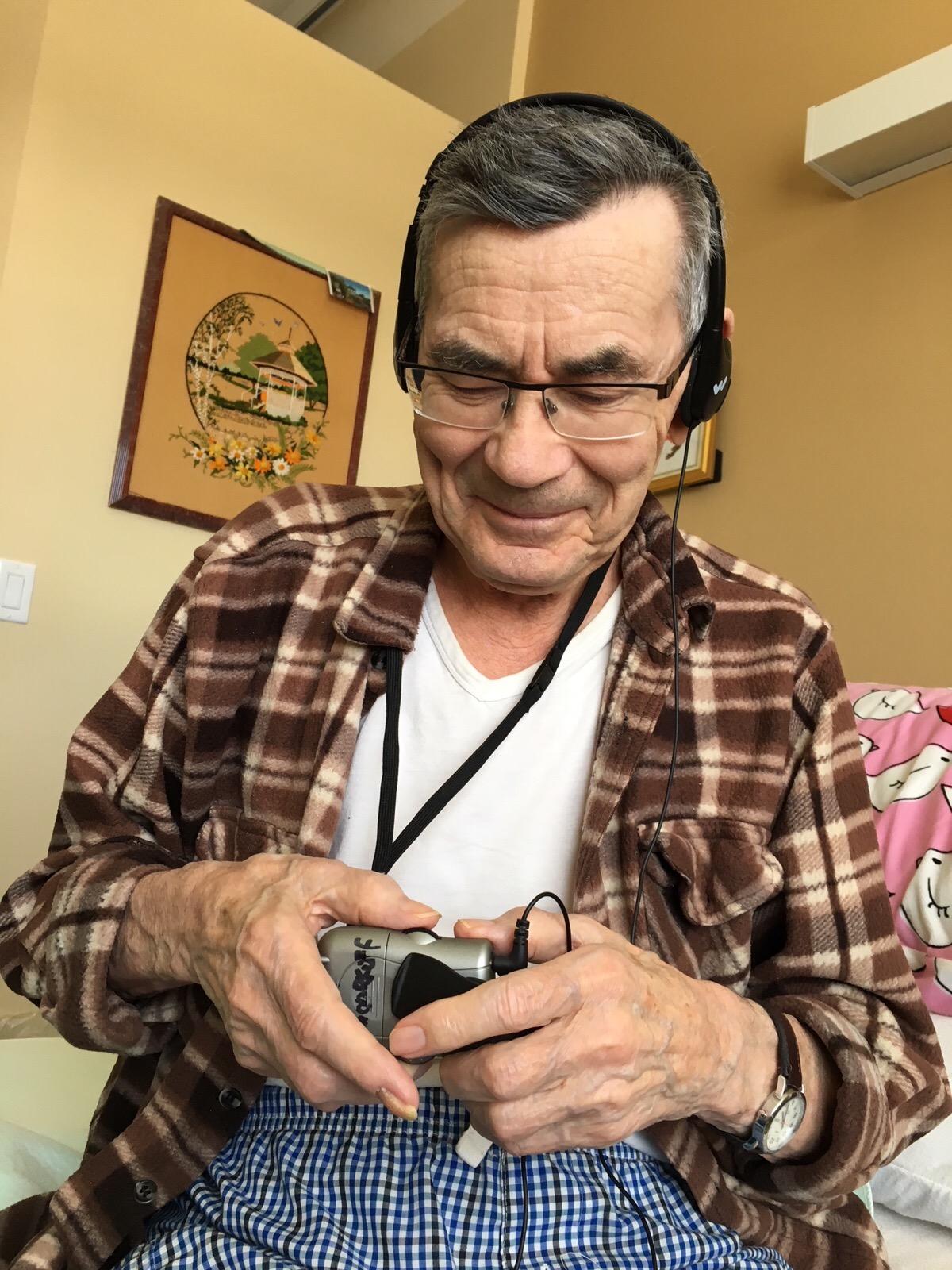Williams Sound Pocketalker Ultra Hearing Amplifier | Easy-to-Use Hearing Amplifier for Seniors | Year Supply of Batteries | Amplified Sound Assistive Listening Device with Headphones for Elderly | Hearing Assist Earbuds customer photo 1
