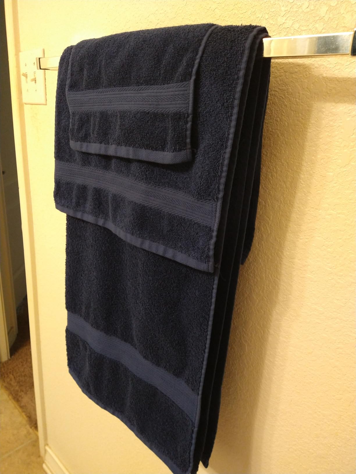 Amazon Basics 6-Piece Fade-Resistant 100% Cotton Towel Set, Soft and Absorbent, 2 Bath Towels, 2 Hand Towels, 2 Washcloths, Navy Blue customer photo 1