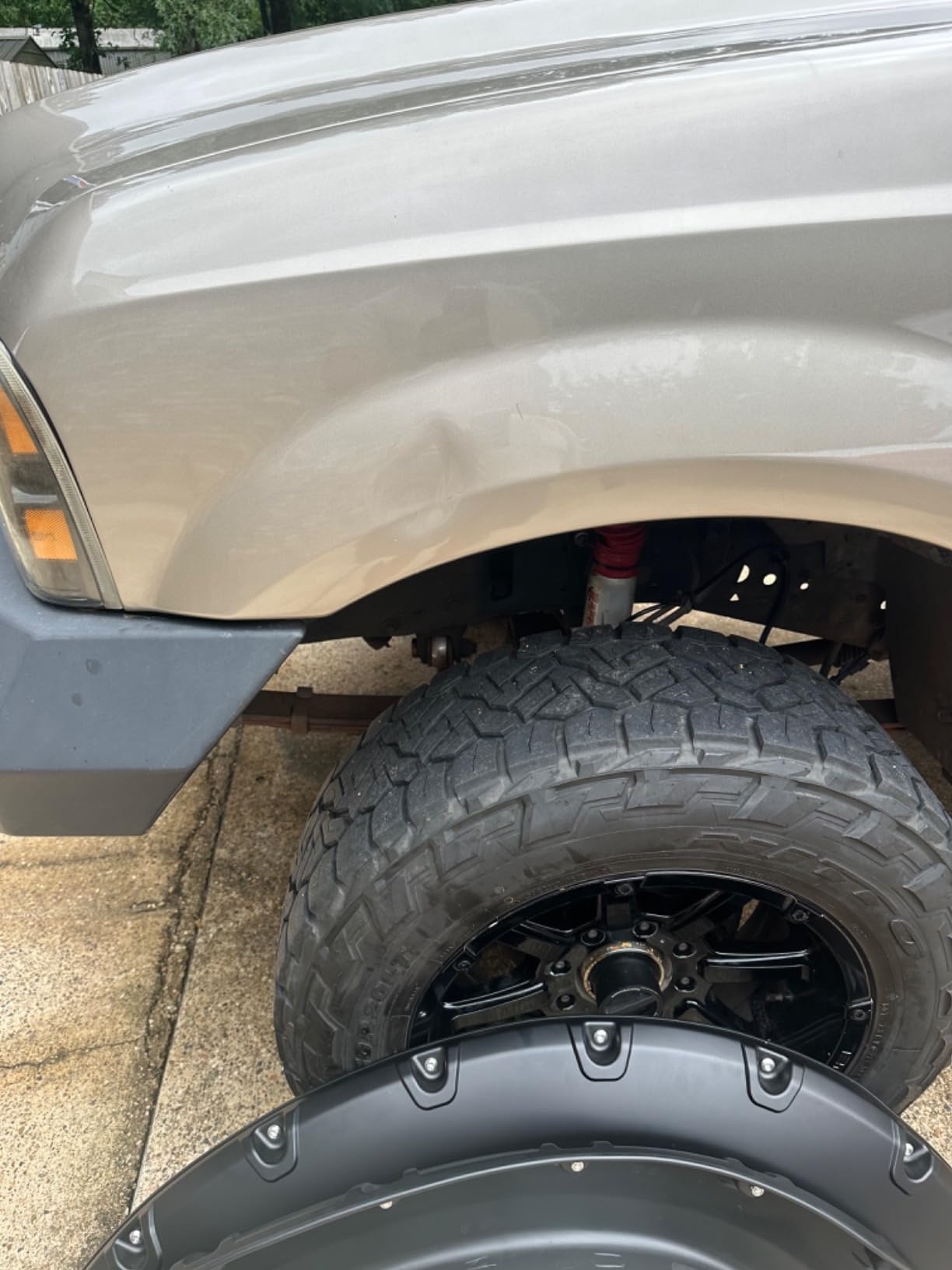 Tyger Auto Fender Flares Compatible with 1999-2007 Ford F-250 F-350 Super Duty, Smooth Textured Paintable Bolt-Riveted Style 4pc | TG-FF8F4098 customer photo 1