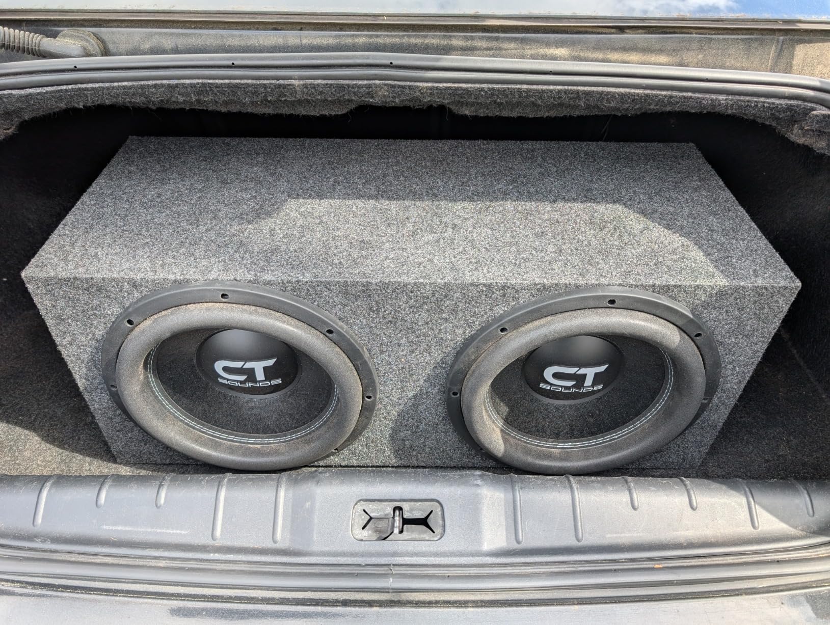 QPower 12 Inch Heavy Duty Dual Sealed Carpet Covered Car Audio Vehicle Subwoofer Enclosure Woofer Box with Spring Loaded Terminals, Charcoal Gray customer photo 2
