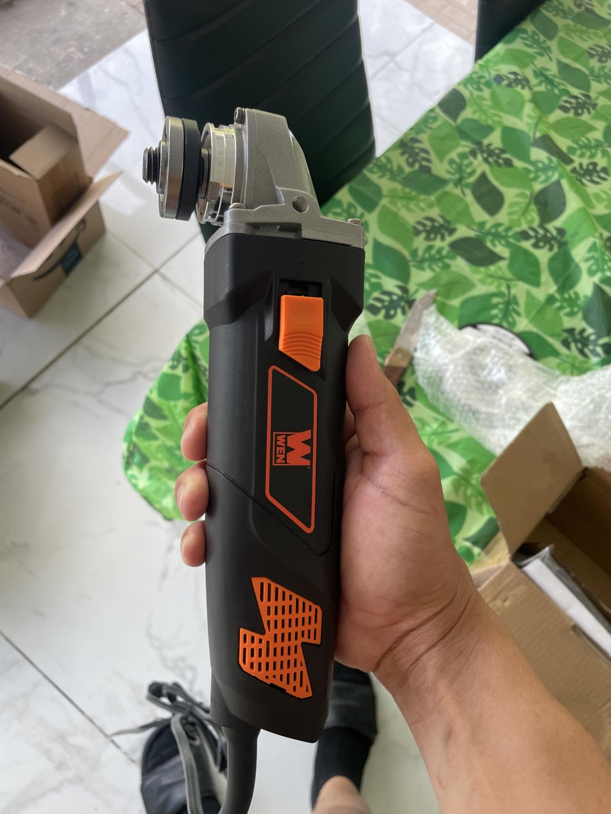 WEN 7-Amp Angle Grinder with 4-1/2-Inch Wheel and Reversible Handle (944) customer photo 2