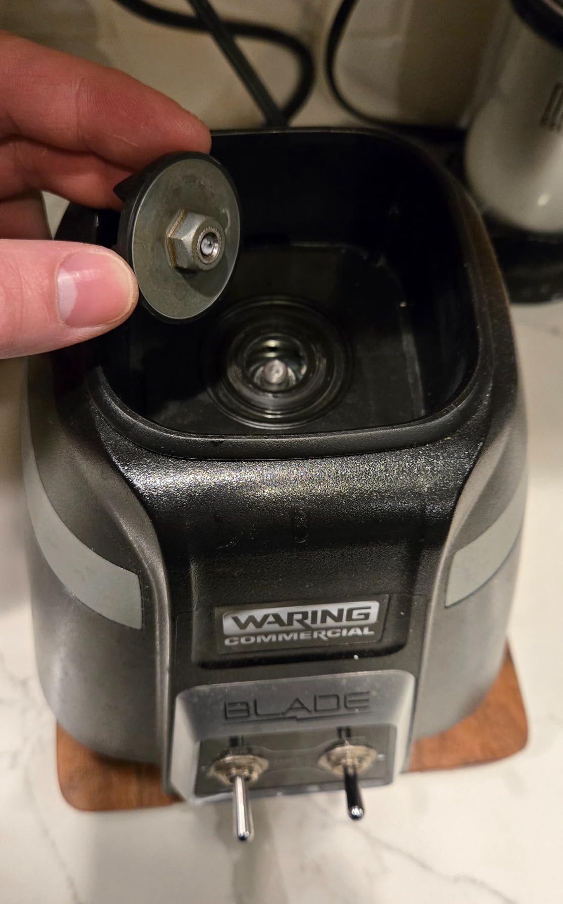 Waring Blade Blender with 48 oz Copolyester Jar & Toggle & Pulse | 1.5 Horsepower Motor, 2-Speed Toggle Controls with Pulse, for Bars & Restaurants, NSF Certified customer photo 2