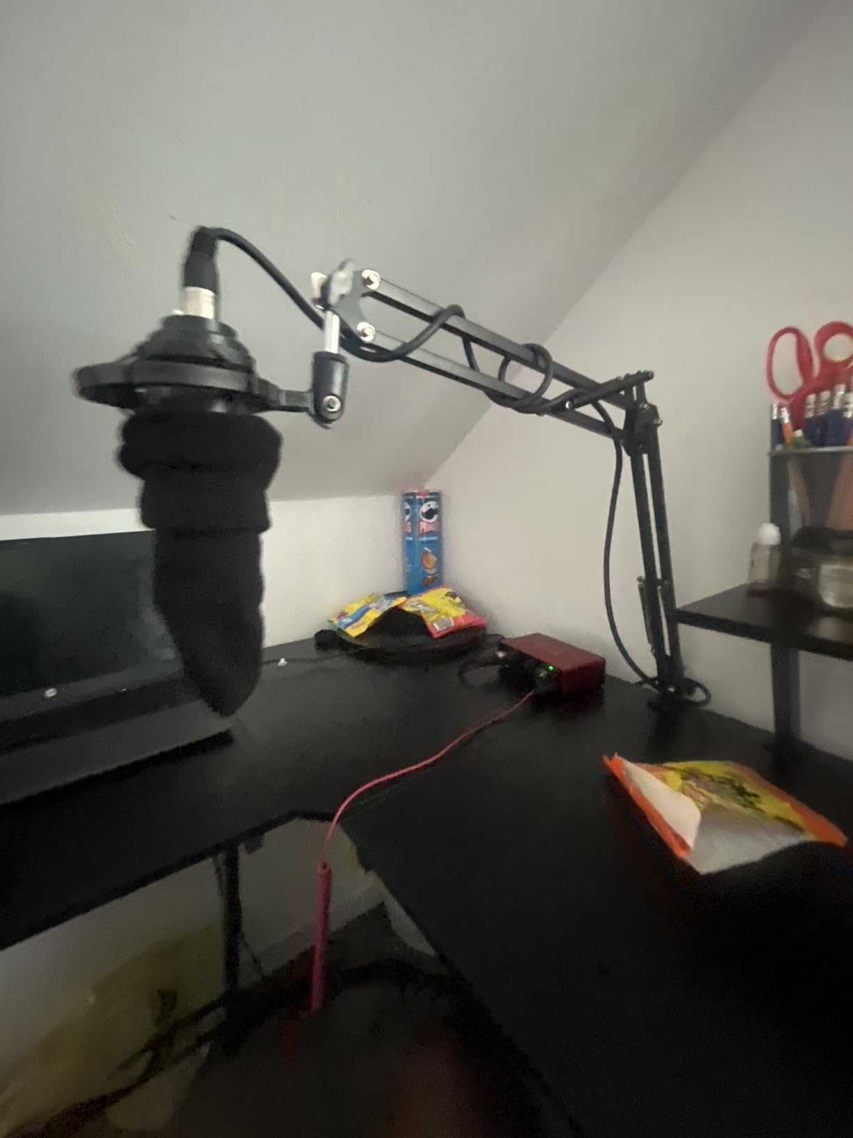 InnoGear Boom Arm Microphone Mic Stand for Blue Yeti HyperX QuadCast SoloCast Snowball Fifine Shure SM7B and Other Mic, Black customer photo 1