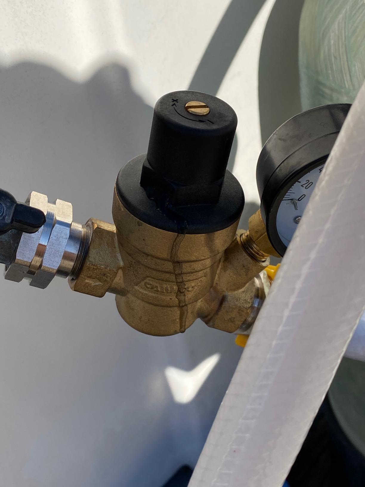 Camco Adjustable RV Water Pressure Regulator - Lead-Free Brass | Help Stop Damage to RV Appliances, Plumbing Fixtures & Hoses - Features Standard Garden Hose Threads for Easy Hookup (40058) customer photo 1