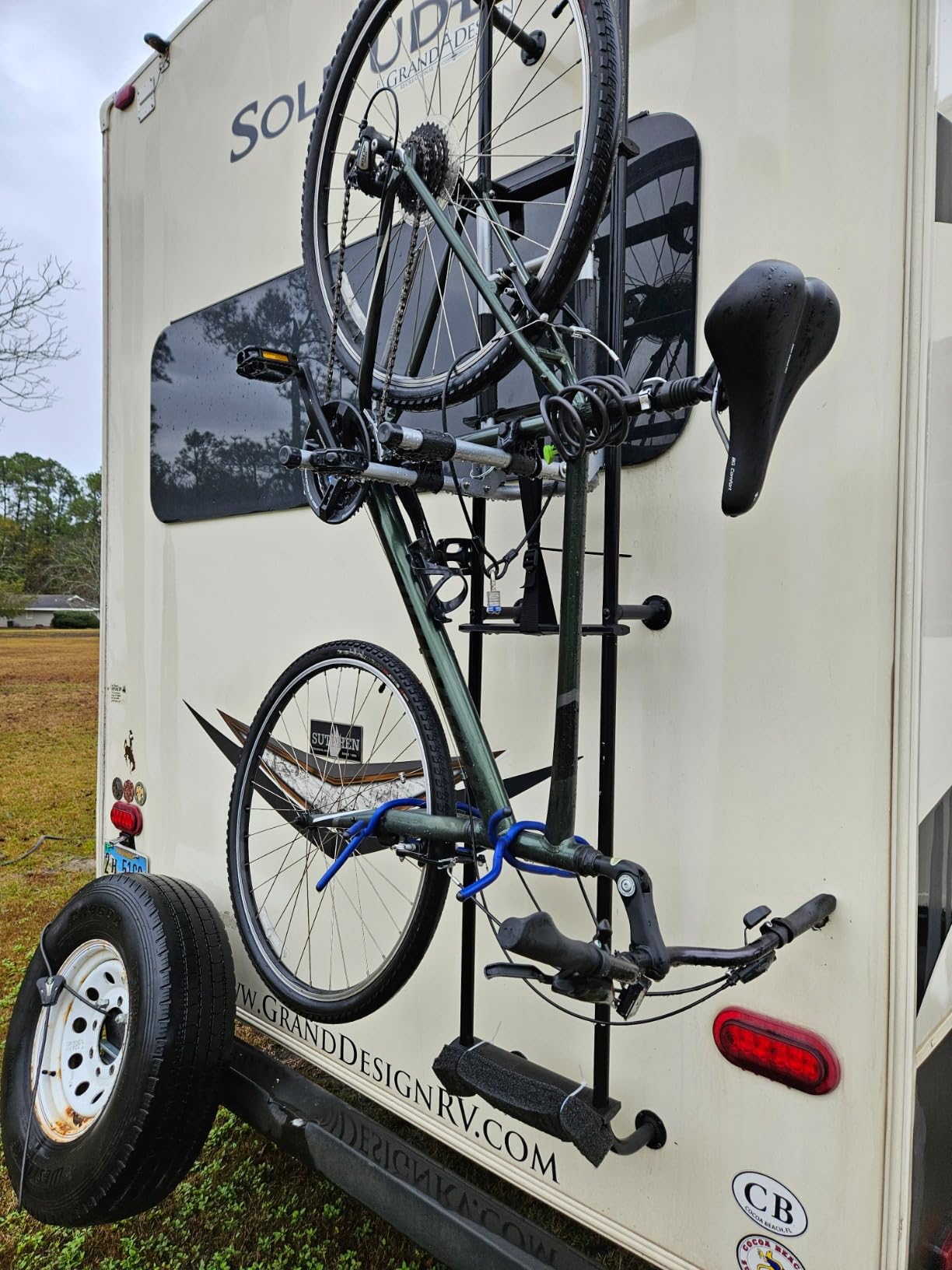 Camco RV Ladder Mount Bike Rack - Easily Holds 2 Bikes & Folds for Convenient RV Storage - Max Weight Capacity of 60 lbs - Designed w/Heavy Duty Steel (51492) customer photo 2