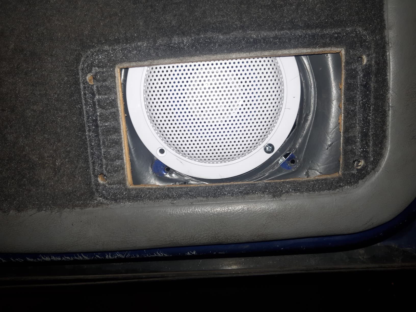 Herdio 4 Inches Waterproof Marine Ceiling Speakers with 160 Watts Power, Handling for Kitchen Bathroom Boat Car RV Camper Motorcycle Cloth Surround and Low Profile Design - 1 Pair (White) customer photo 1