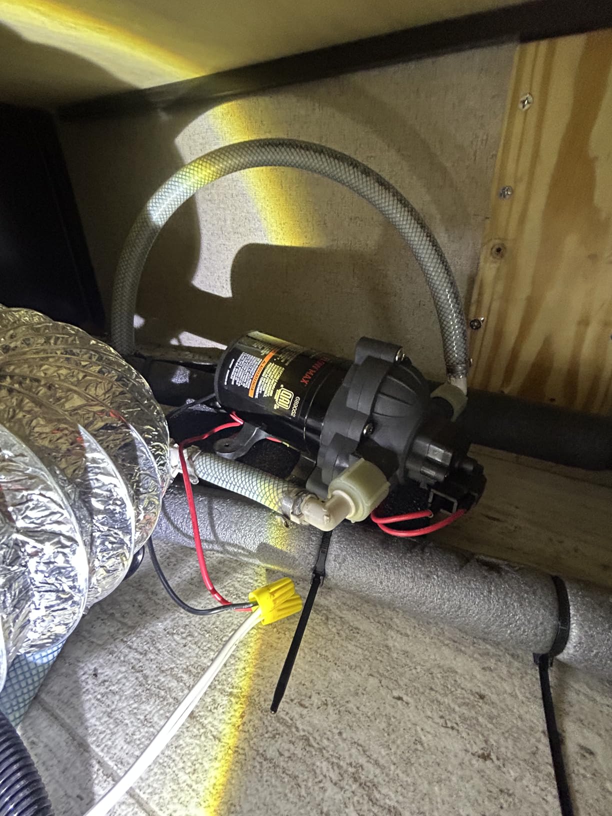 Lippert Components Flow Max 12V RV Water Pump, 3.0 GPM, 50 PSI, 9.5 Max Amp, Self-Priming, Screen Filter Included - 689052 customer photo 1