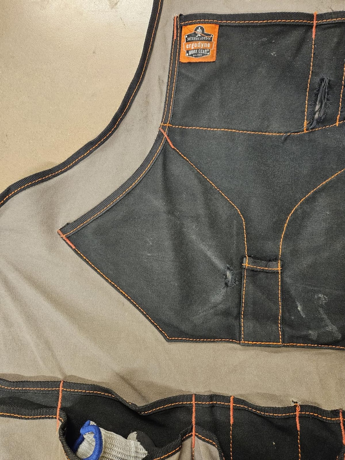 Ergodyne Arsenal 5704 Torso Length Work Tool Apron, 22-Pockets, Gray customer photo 2