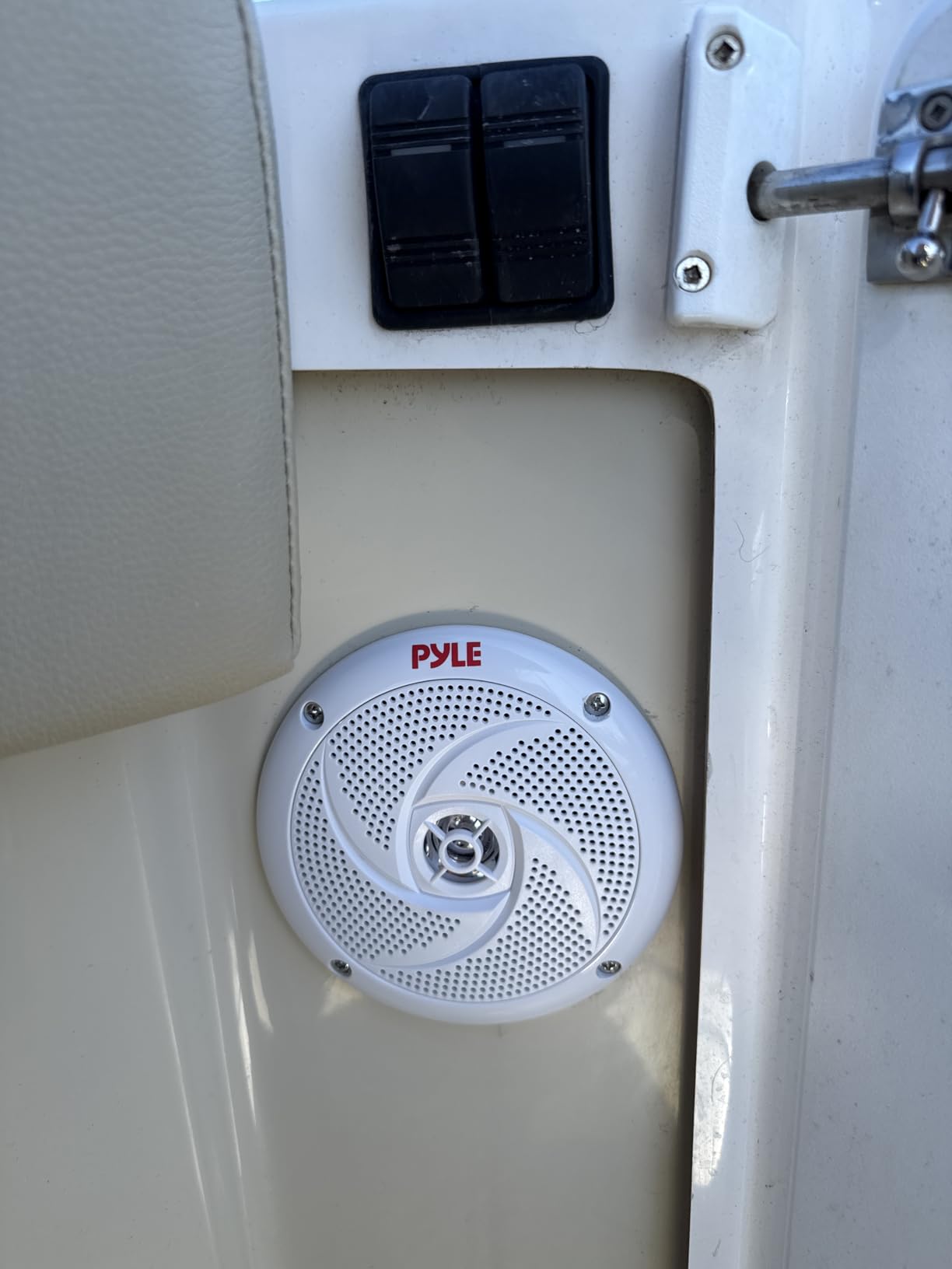 Pyle Marine Speakers - 4 Inch 2 Way Waterproof and Weather Resistant Outdoor Audio Stereo Sound System with 100 Watt Power and Low Profile Slim Style Design - 1 Pair - PLMRS4W (White) customer photo 1