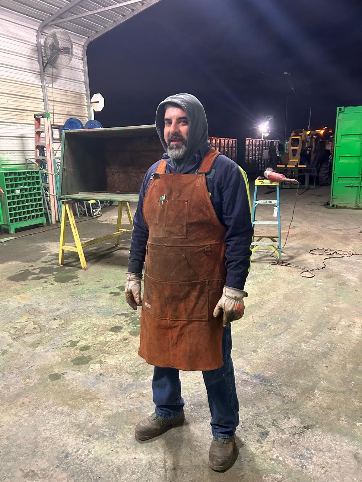 QeeLink Leather Welding Apron 6 Pockets Heat Flame Resistant for Blacksmith | Split Cowhide Work Tool Apron customer photo 1