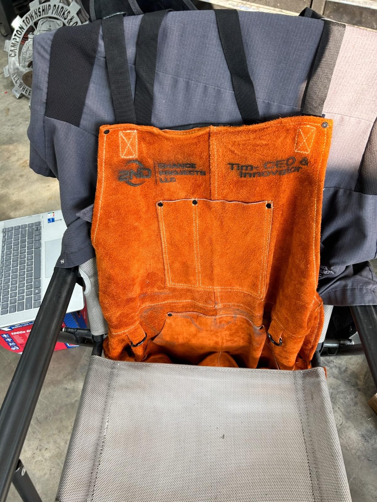 QeeLink Leather Welding Apron 6 Pockets Heat Flame Resistant for Blacksmith | Split Cowhide Work Tool Apron customer photo 2