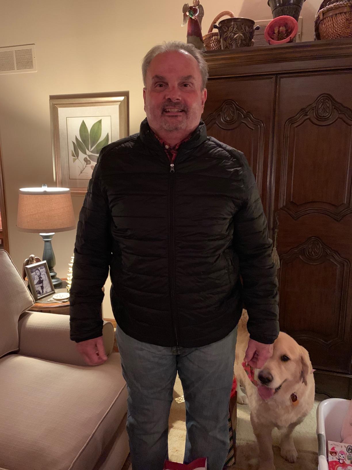Amazon Essentials Men's Packable Lightweight Water-Resistant Puffer Jacket (Available in Big & Tall) customer photo 2