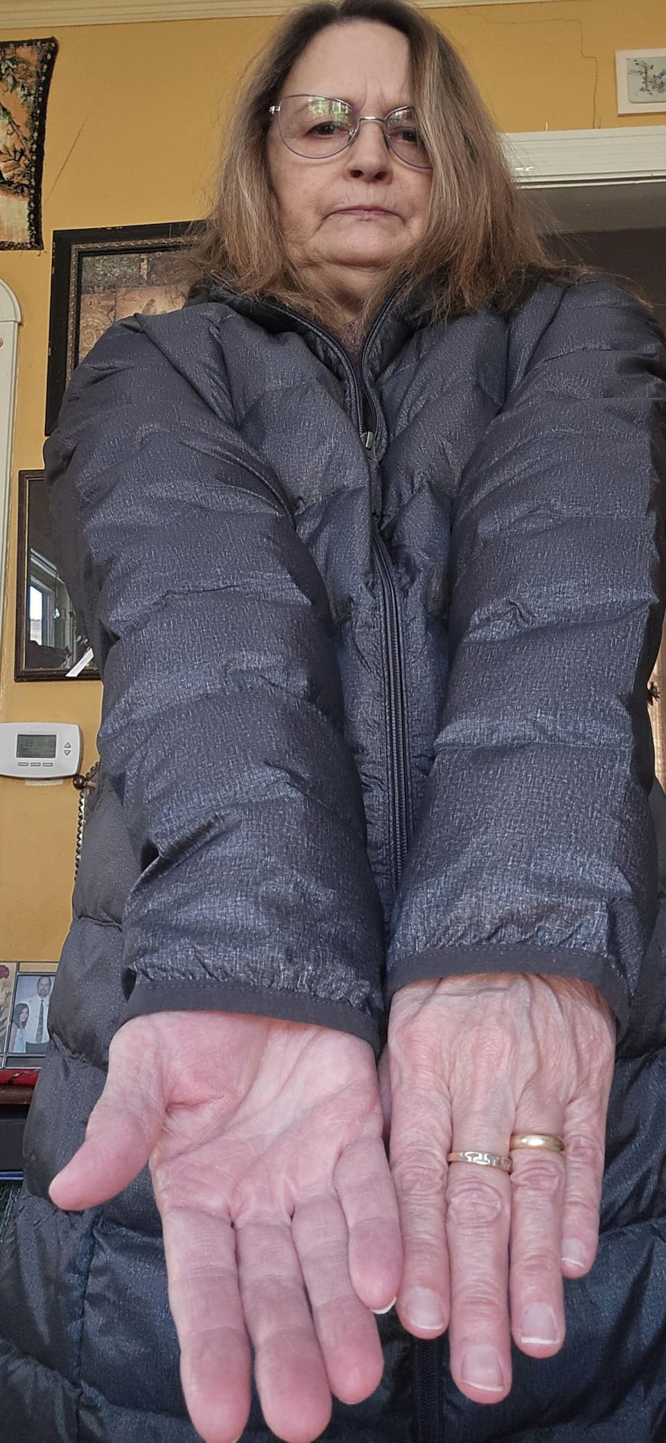 Amazon Essentials Women's Lightweight Water-Resistant Packable Hooded Puffer Coat customer photo 1