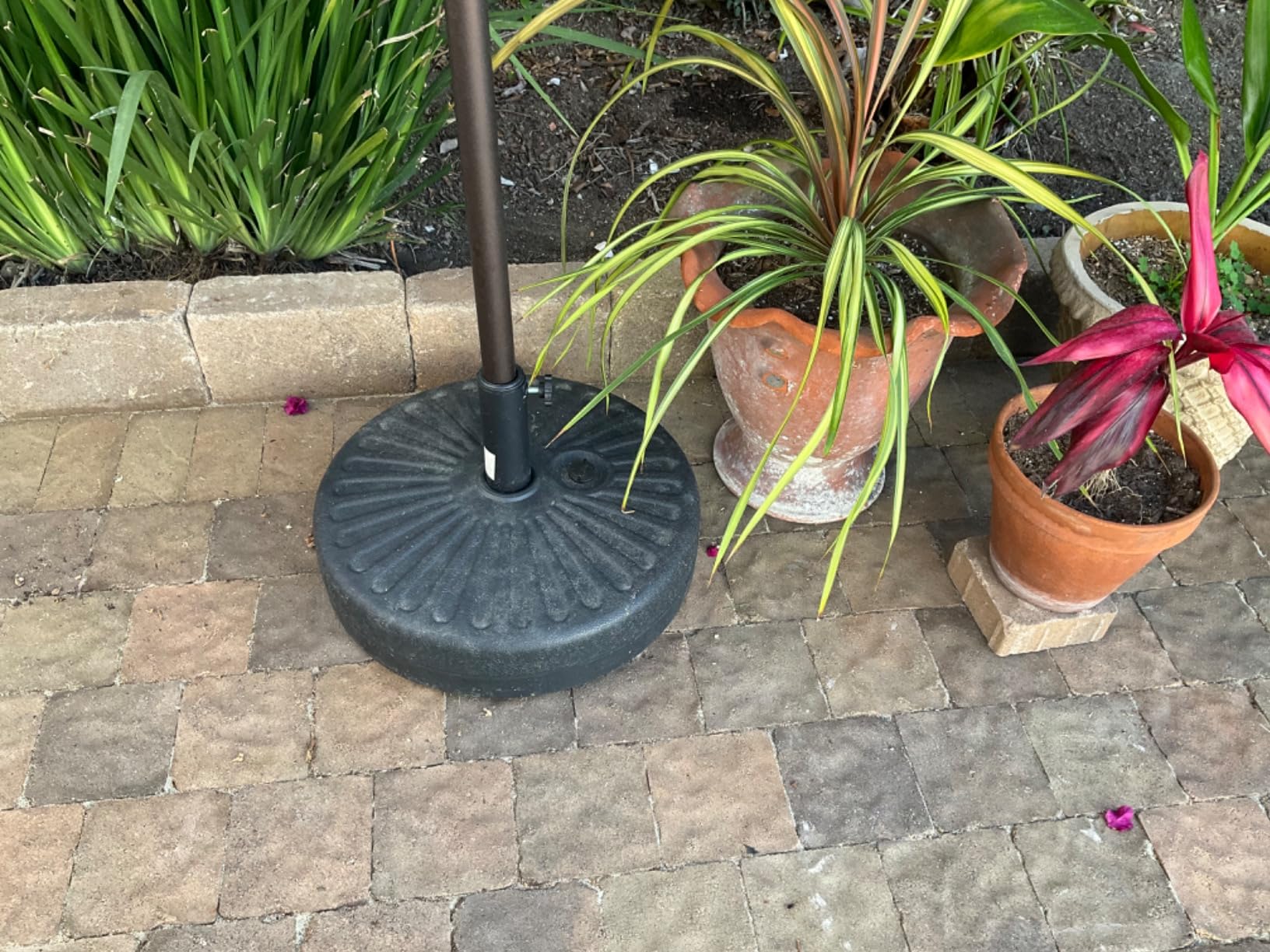 Best Choice Products Fillable Umbrella Base Stand Round Sunburst Plastic Patio Umbrella Base Stand, Pole Holder for Outdoor, Lawn w/ 55lbs Weight Capacity, Adjustment Knob customer photo 1