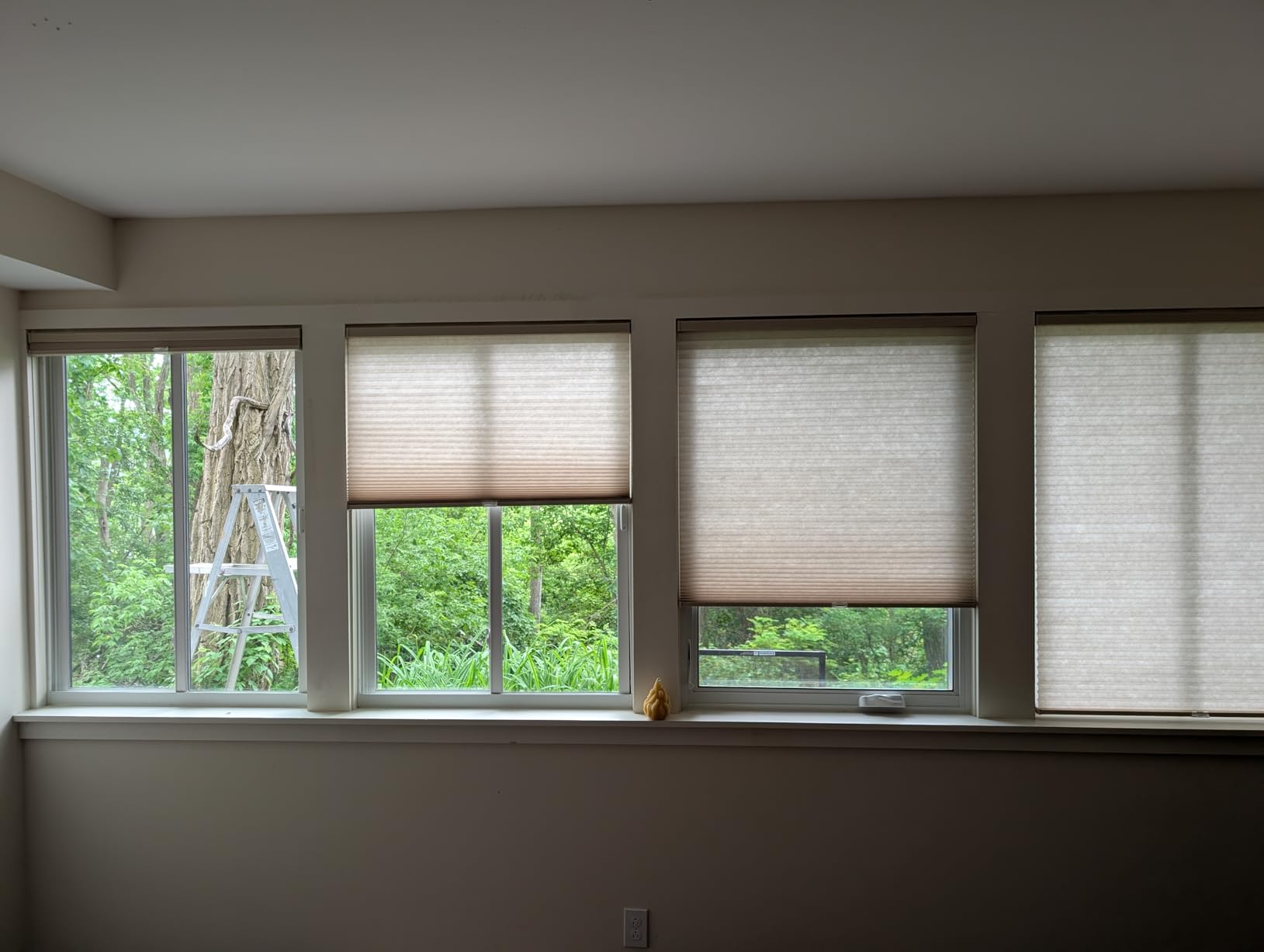 BlindsAvenue Cordless Cellular Honeycomb Shade, Light Filtering Blinds for Indoor Window, Thermal Insulation Shades for Home, Noise Reduction, Color: White, Size: 35