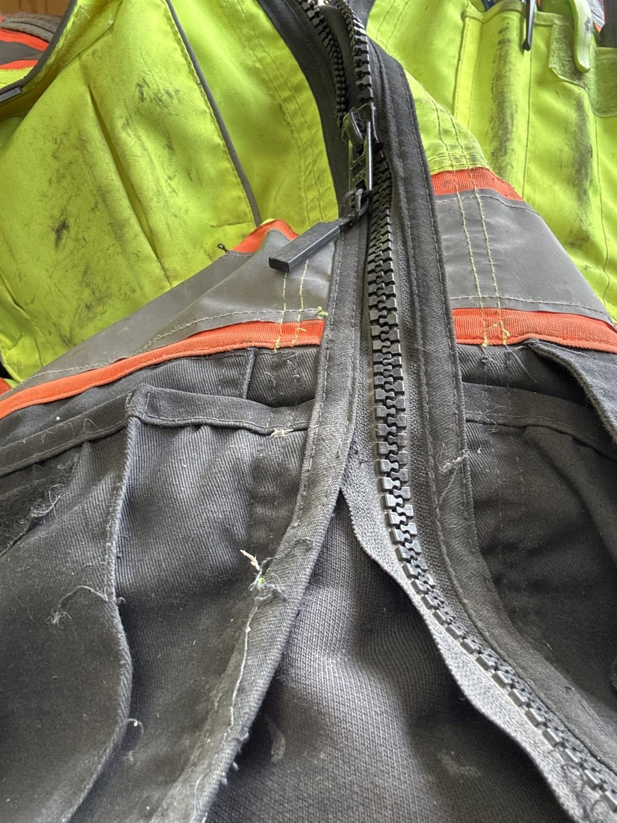 Kishigo Premium Black Series Unisex Surveyors Vest S5002, Class 2 Hi-Vis Safety Vest, 10 Pockets with Reinforced Front Zipper Closure & Durable Webbing, ANSI/ISEA 107 Compliant (Lime/Black, SM), Small customer photo 2