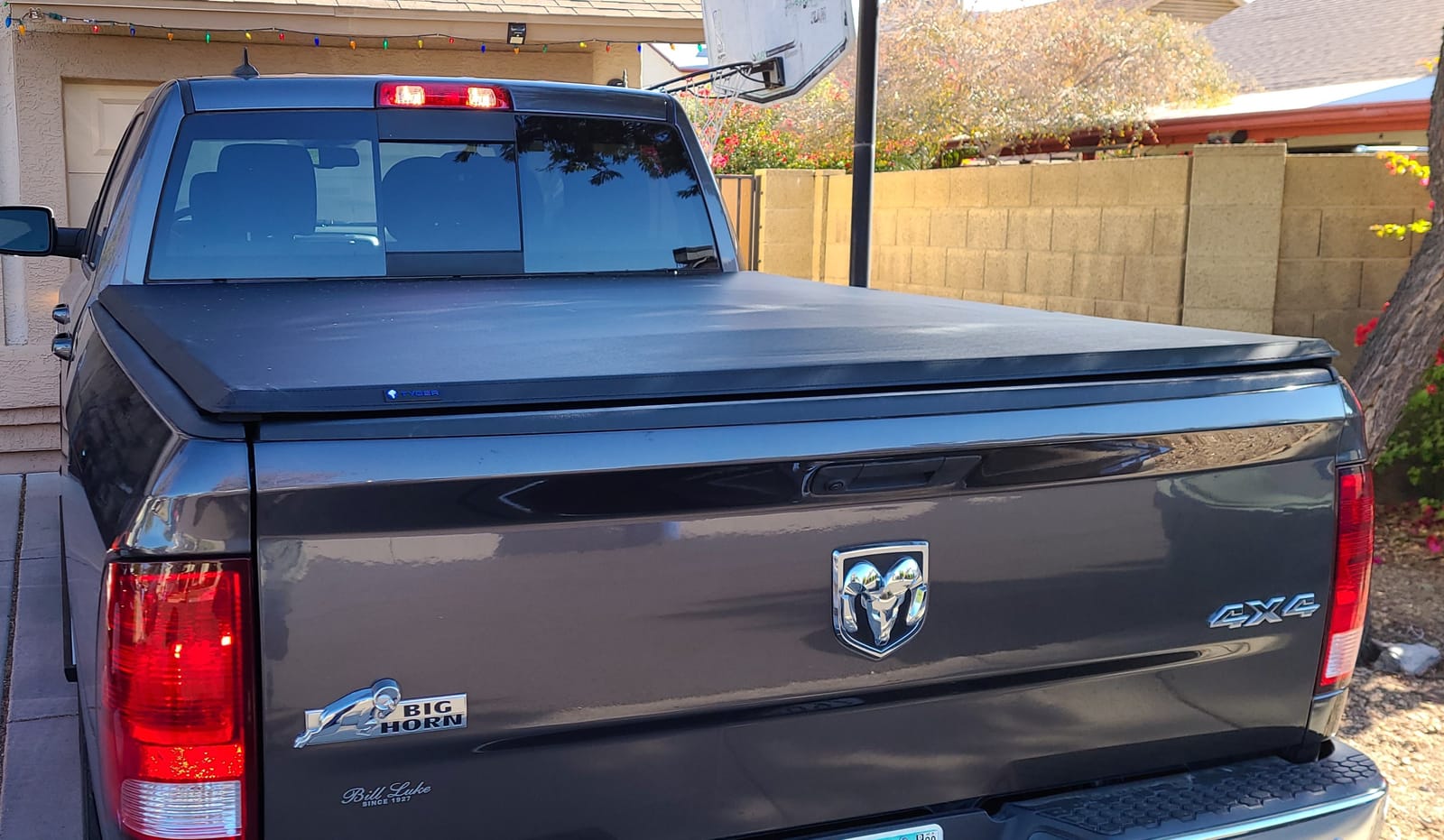 Tyger Auto T3 Soft Tri-fold Truck Bed Tonneau Cover Compatible with 2019-2026 Ram 1500 (Not Fit 19-24 Classic) | 5'7
