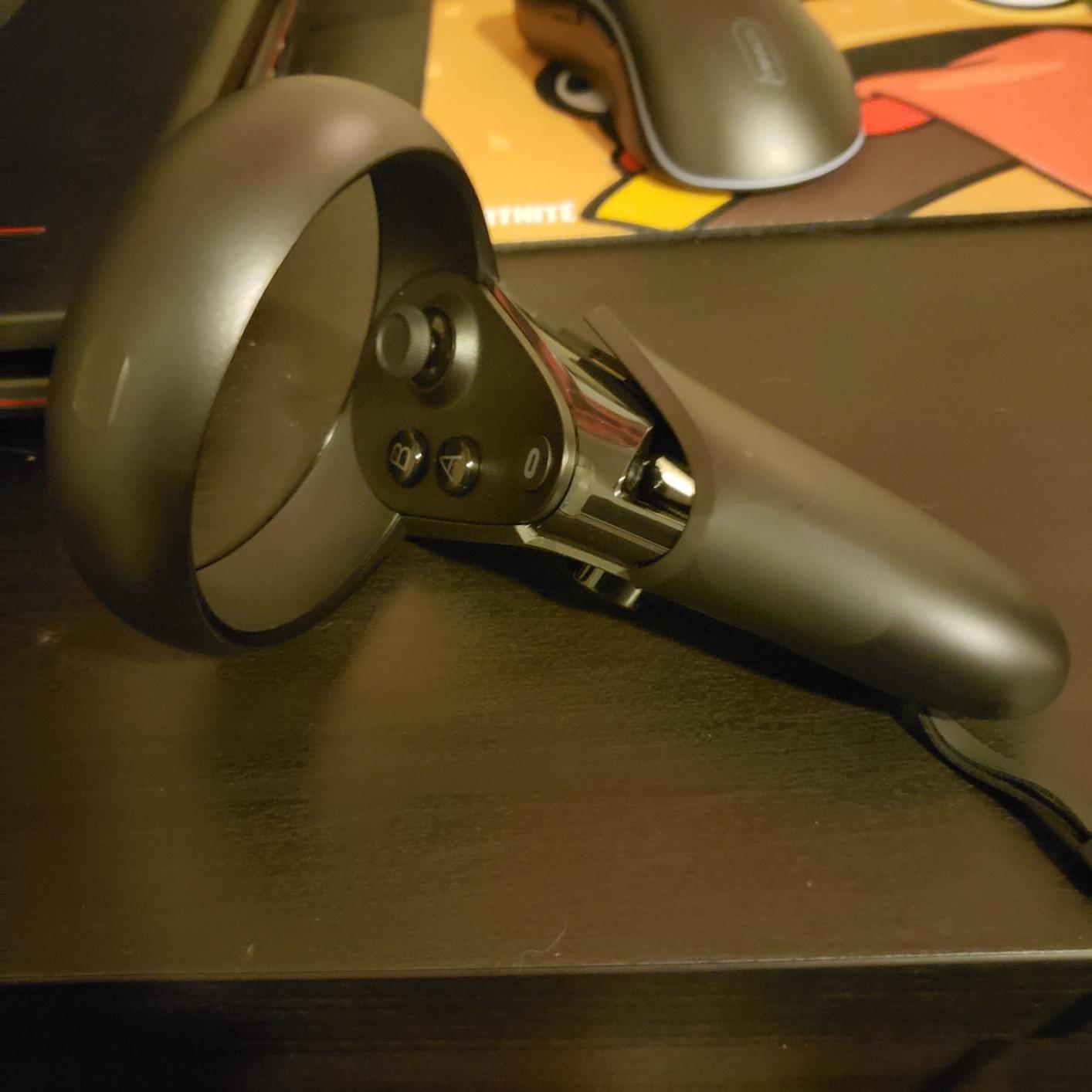 Oculus Quest All-in-one VR Gaming Headset - 64GB customer photo 2