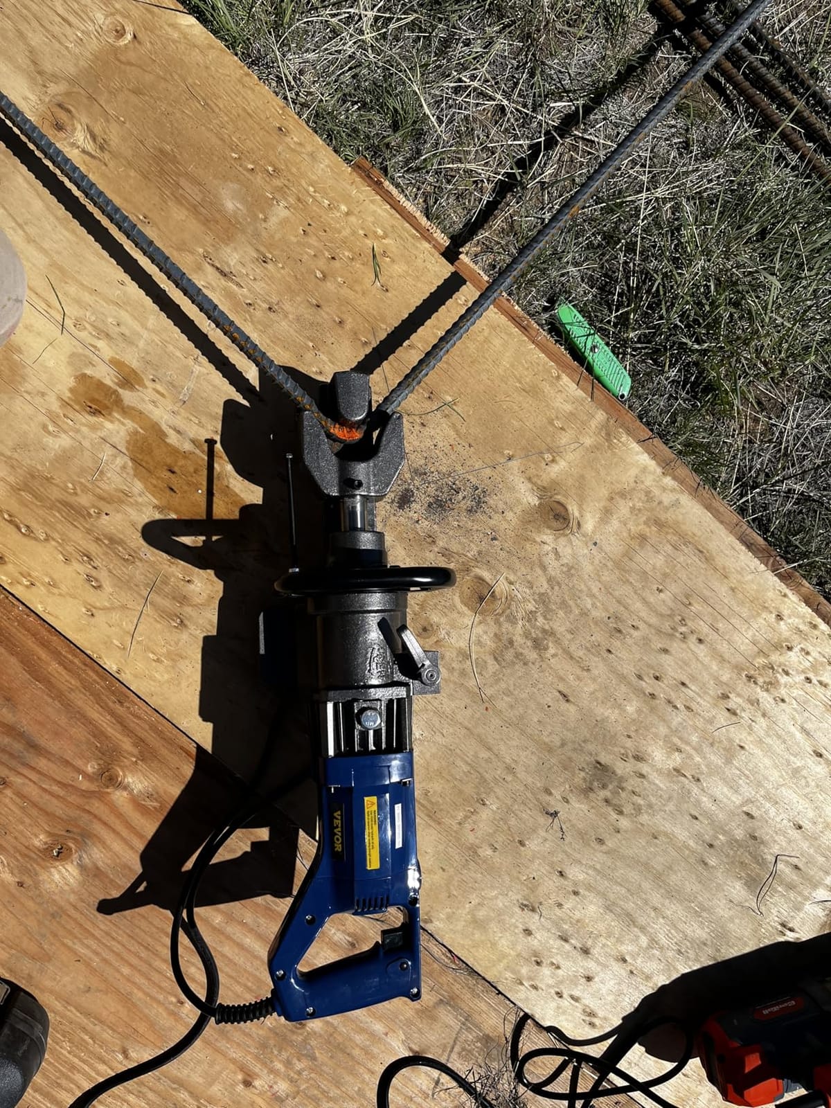 Happybuy Electric Hydraulic Rebar Bender,900W Portable Electric Rebar Bender,Bending up to 5/8 Inch #5 4-16mm Rebar Bending Angle 0-90 Degrees,110V,with Positioning Bolt(900W RB-16) customer photo 1