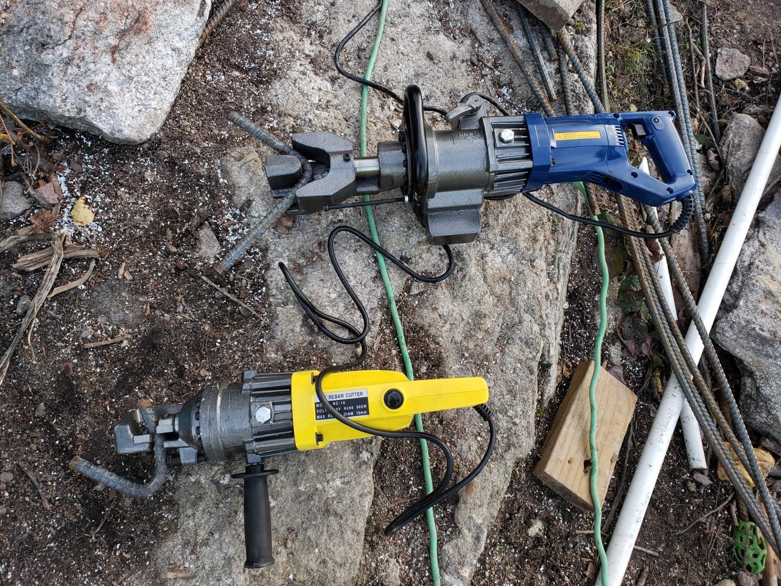 Happybuy Electric Hydraulic Rebar Bender,900W Portable Electric Rebar Bender,Bending up to 5/8 Inch #5 4-16mm Rebar Bending Angle 0-90 Degrees,110V,with Positioning Bolt(900W RB-16) customer photo 2