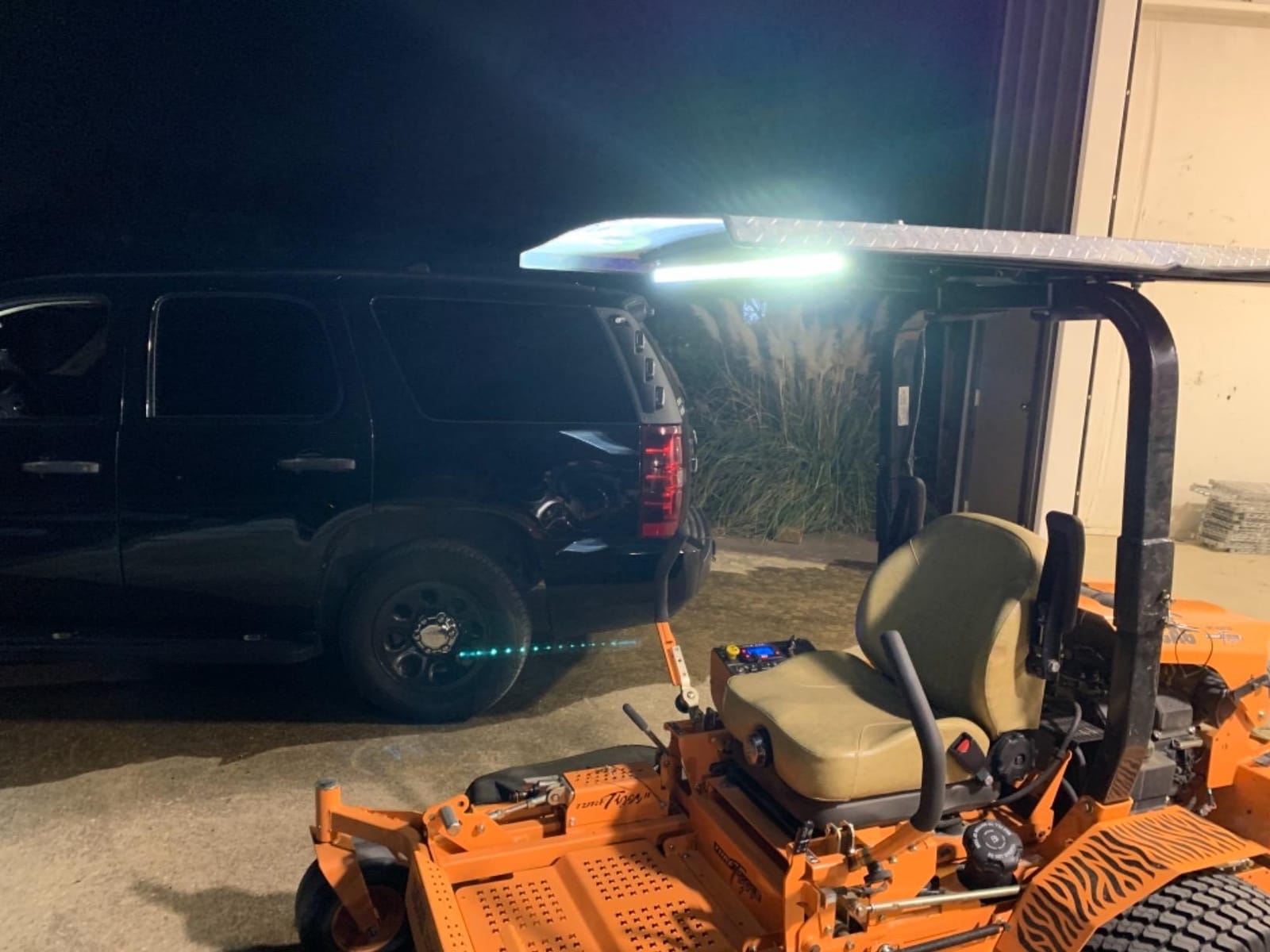 32 Inch LED Light Bar Single Row Flood & SpotBeam Combo 30000LM Off Road LED Light Bar Driving Light for Pickup SUV ATV UTV Truck Roof Bumper customer photo 2
